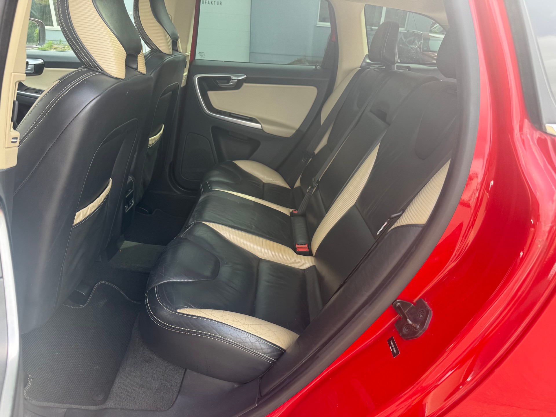 VOLVO XC60 T6 AWD R-Design Geartronic-image-9