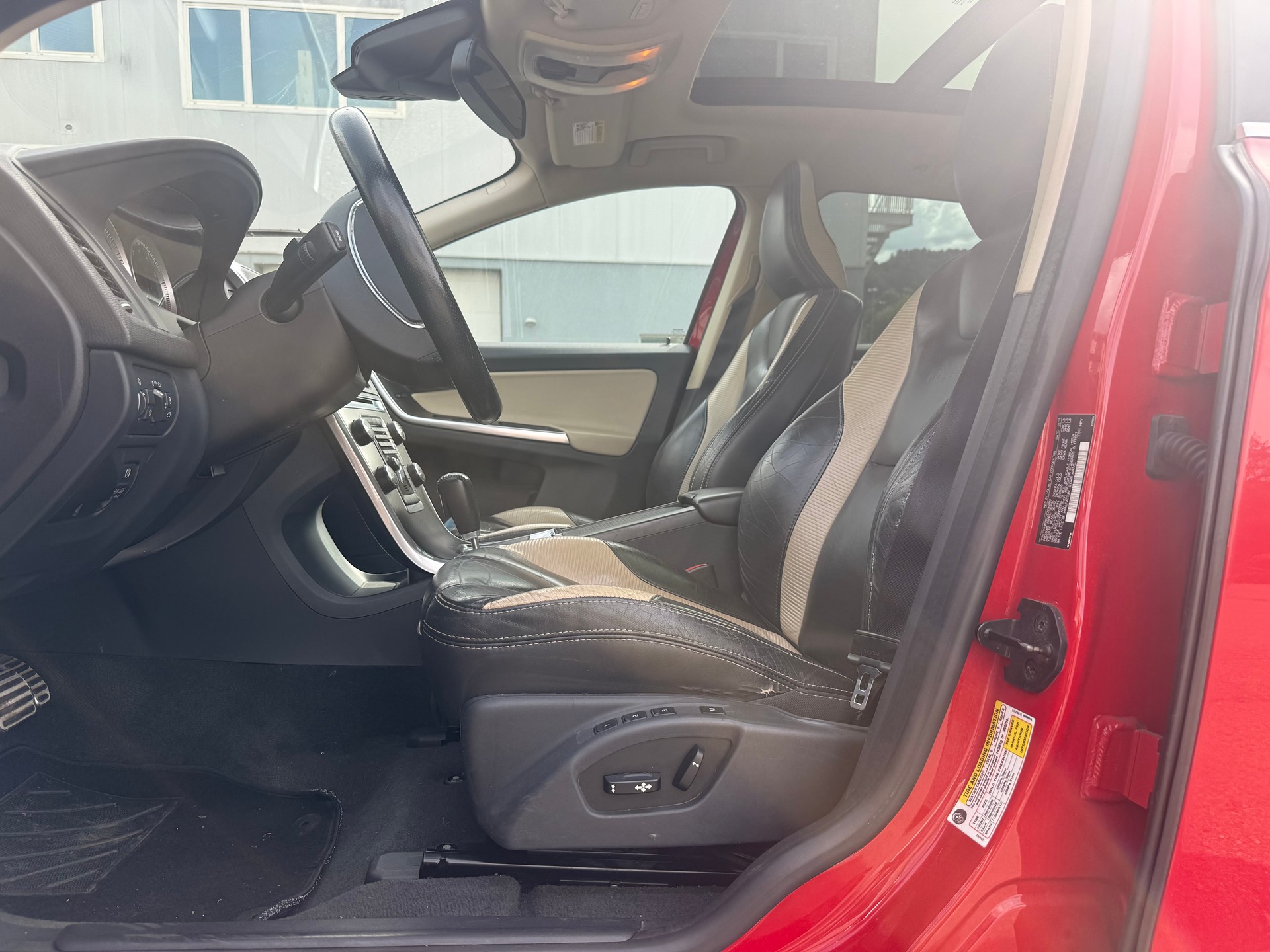 VOLVO XC60 T6 AWD R-Design Geartronic-image-7
