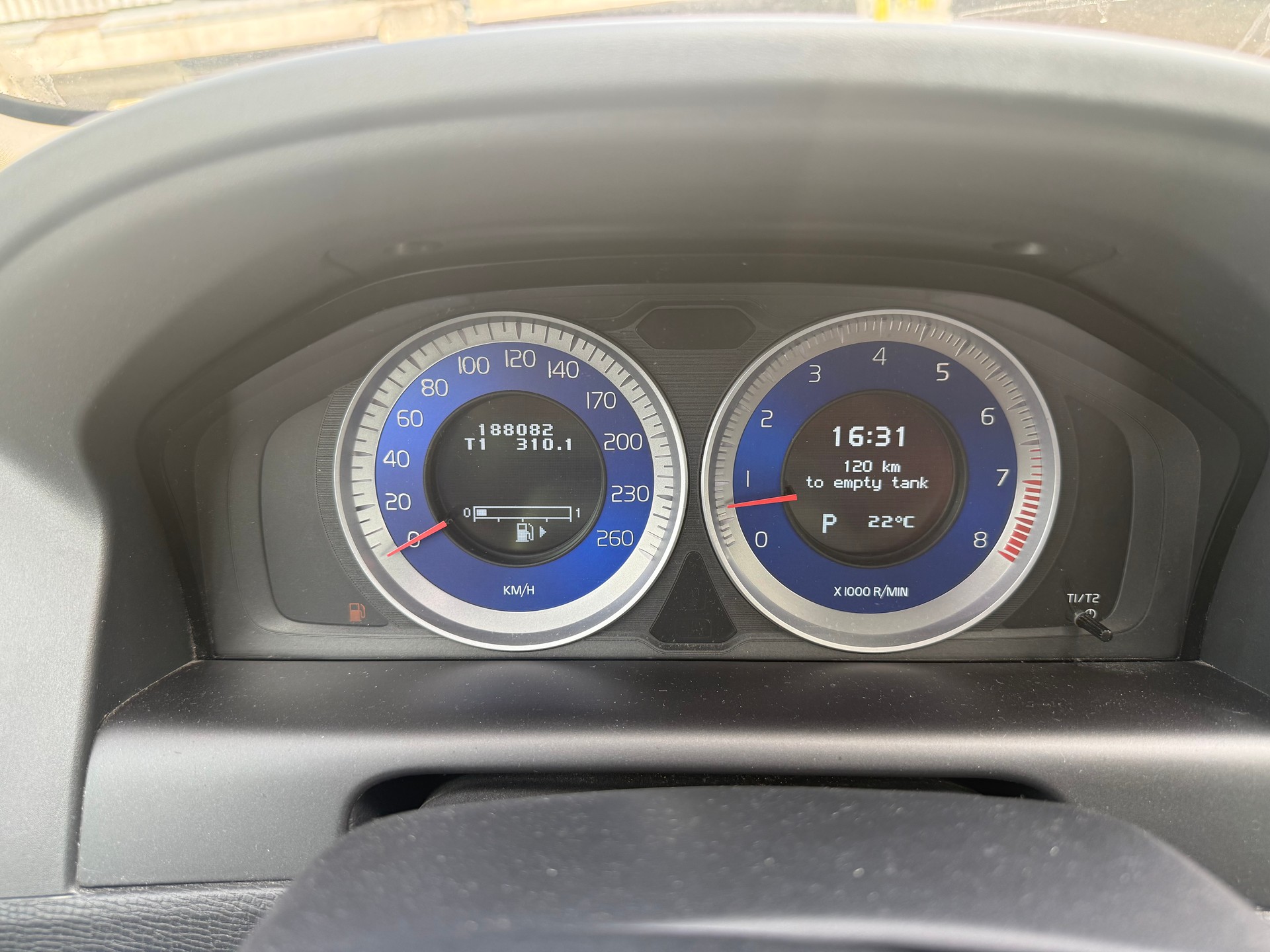 VOLVO XC60 T6 AWD R-Design Geartronic-image-13