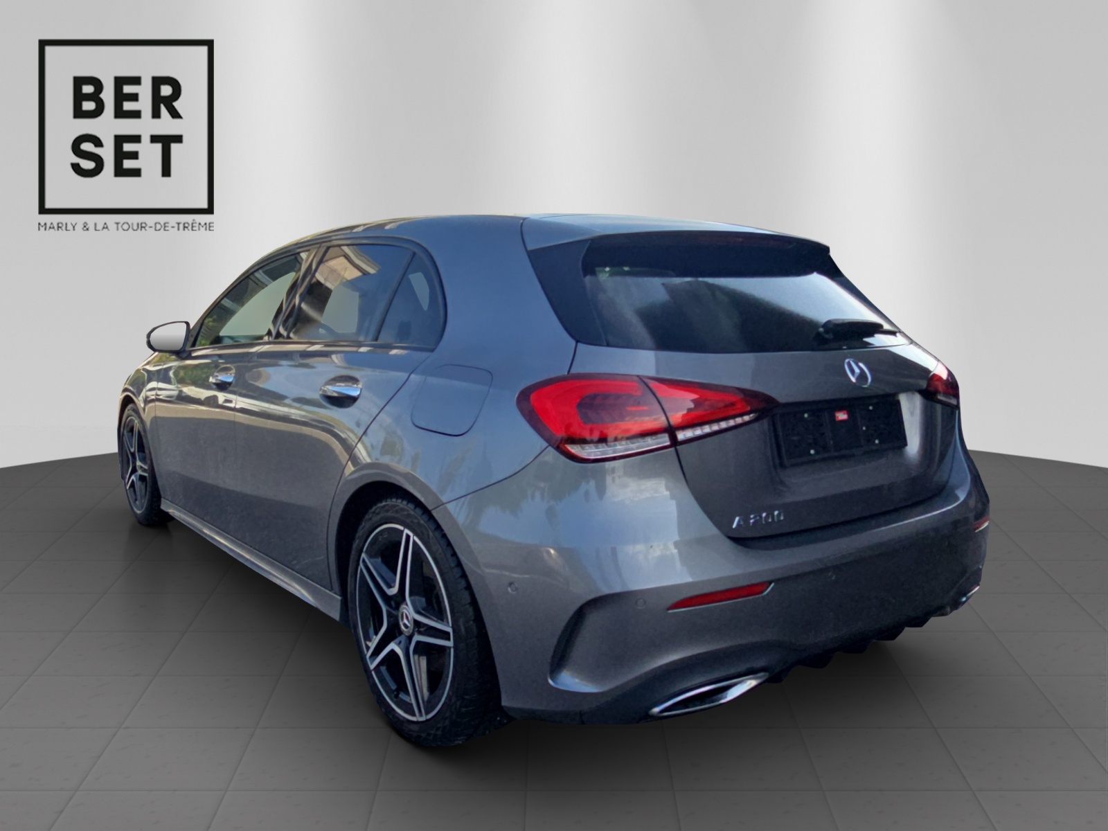 MERCEDES-BENZ A 200 AMG Line-showroom-element-2