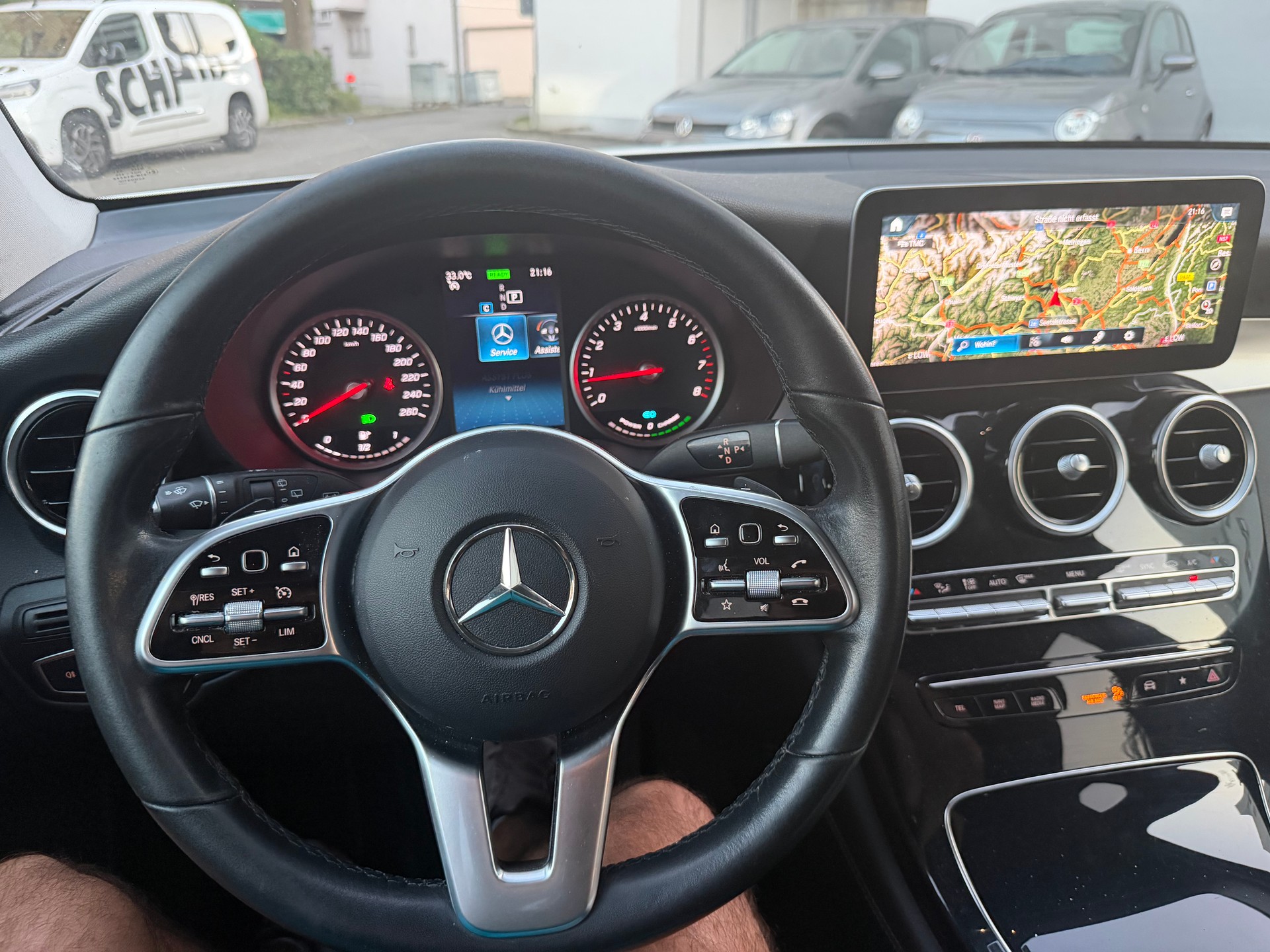 MERCEDES-BENZ GLC 200 4Matic 9G-Tronic-image-11