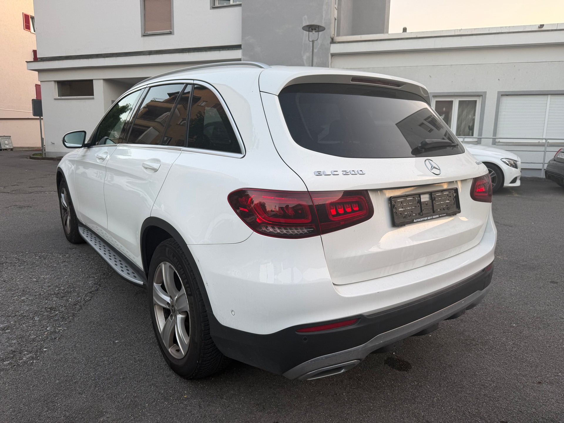 MERCEDES-BENZ GLC 200 4Matic 9G-Tronic-image-2