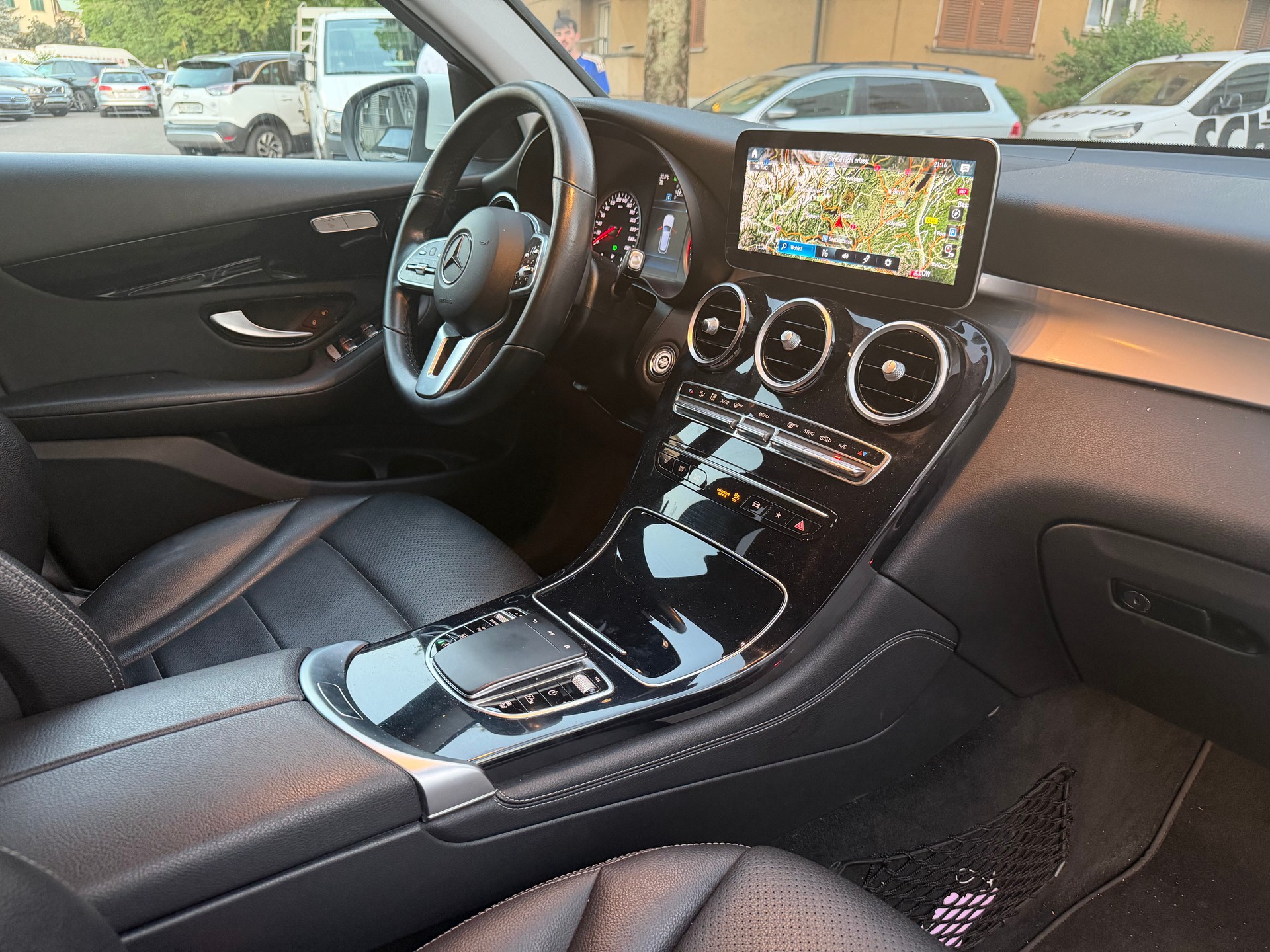 MERCEDES-BENZ GLC 200 4Matic 9G-Tronic-image-14