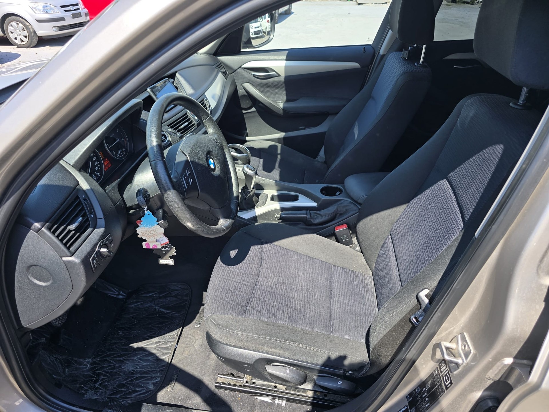 BMW X1 xDrive 18d-image-10