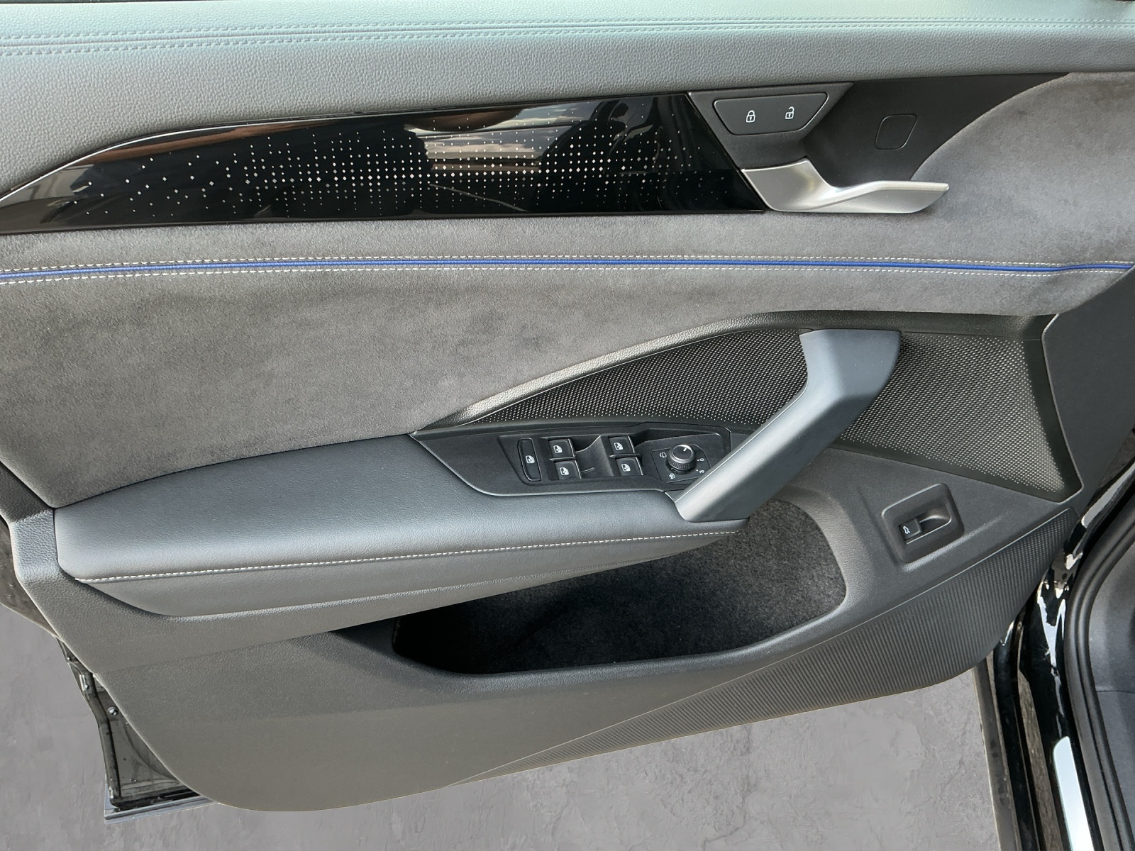 VW Tayron 2.0 TSI R-Line DSG 4Motion-image-5
