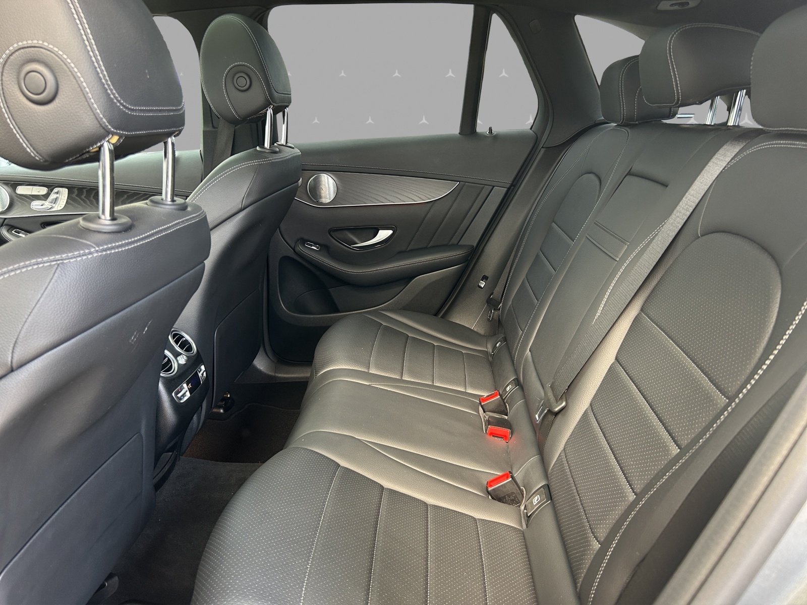 MERCEDES-BENZ GLC 250 d AMG Line 4Matic 9G-Tronic-image-13