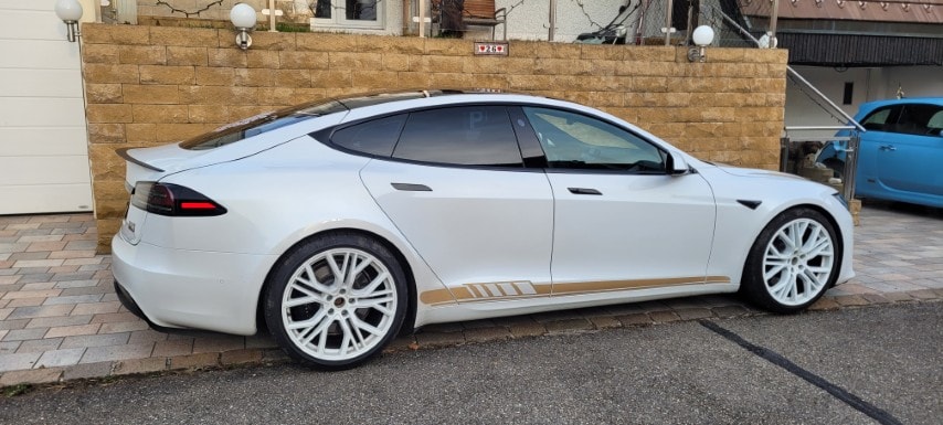 TESLA Model S 100 kWh Plaid-image-7