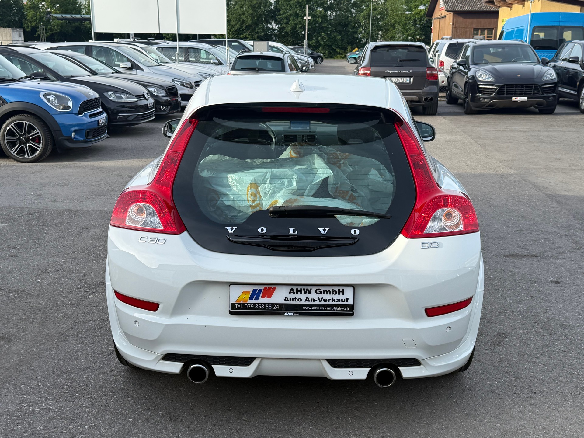 VOLVO C30 D3 R-Design 150PS / Frisch ab MFK / Zahnriemen ersetzt / 8-fach bereift / Navi / Sitzheizung / Xenon-image-4