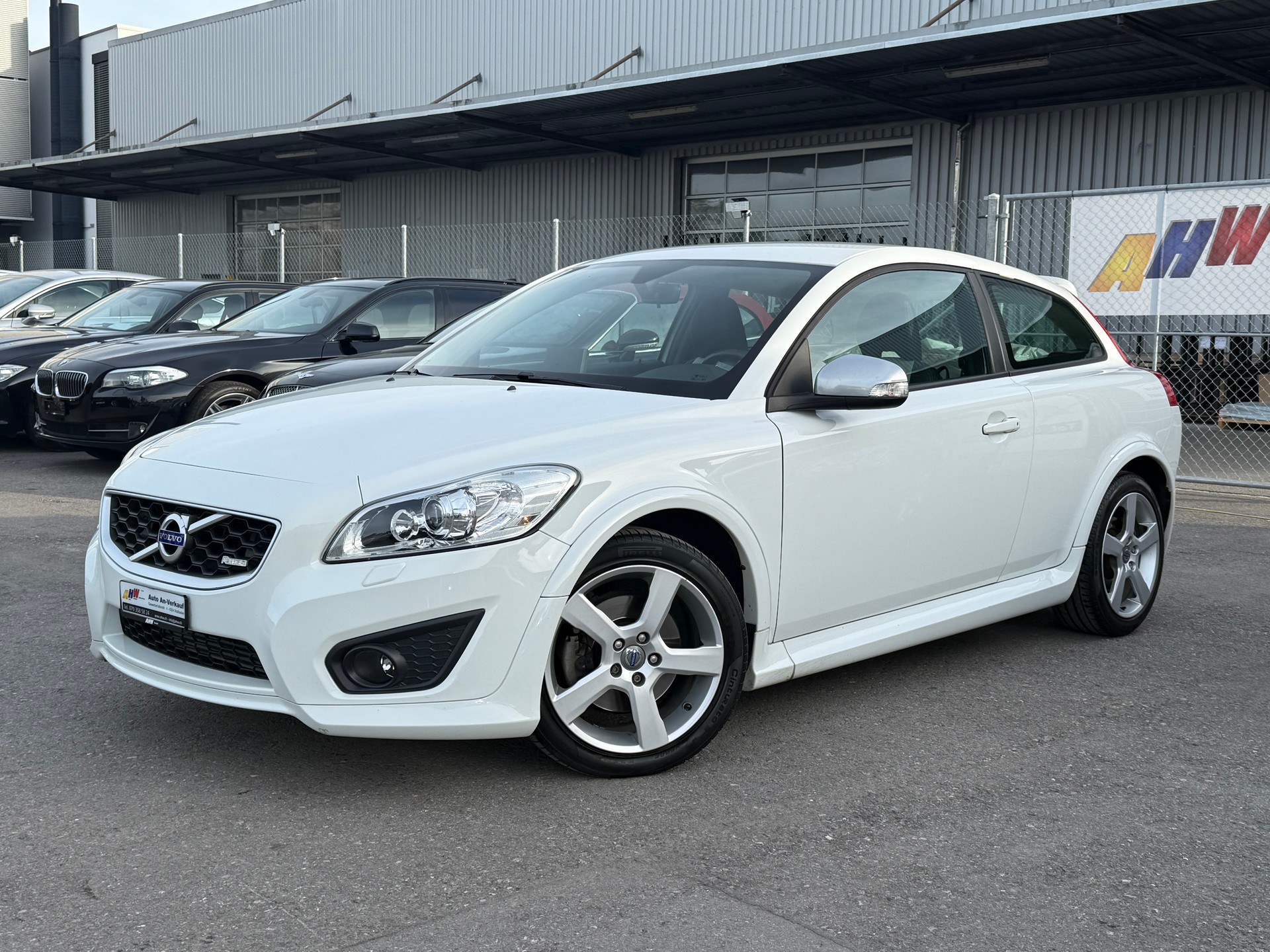 VOLVO C30 D3 R-Design 150PS / Frisch ab MFK / Zahnriemen ersetzt / 8-fach bereift / Navi / Sitzheizung / Xenon-image-0