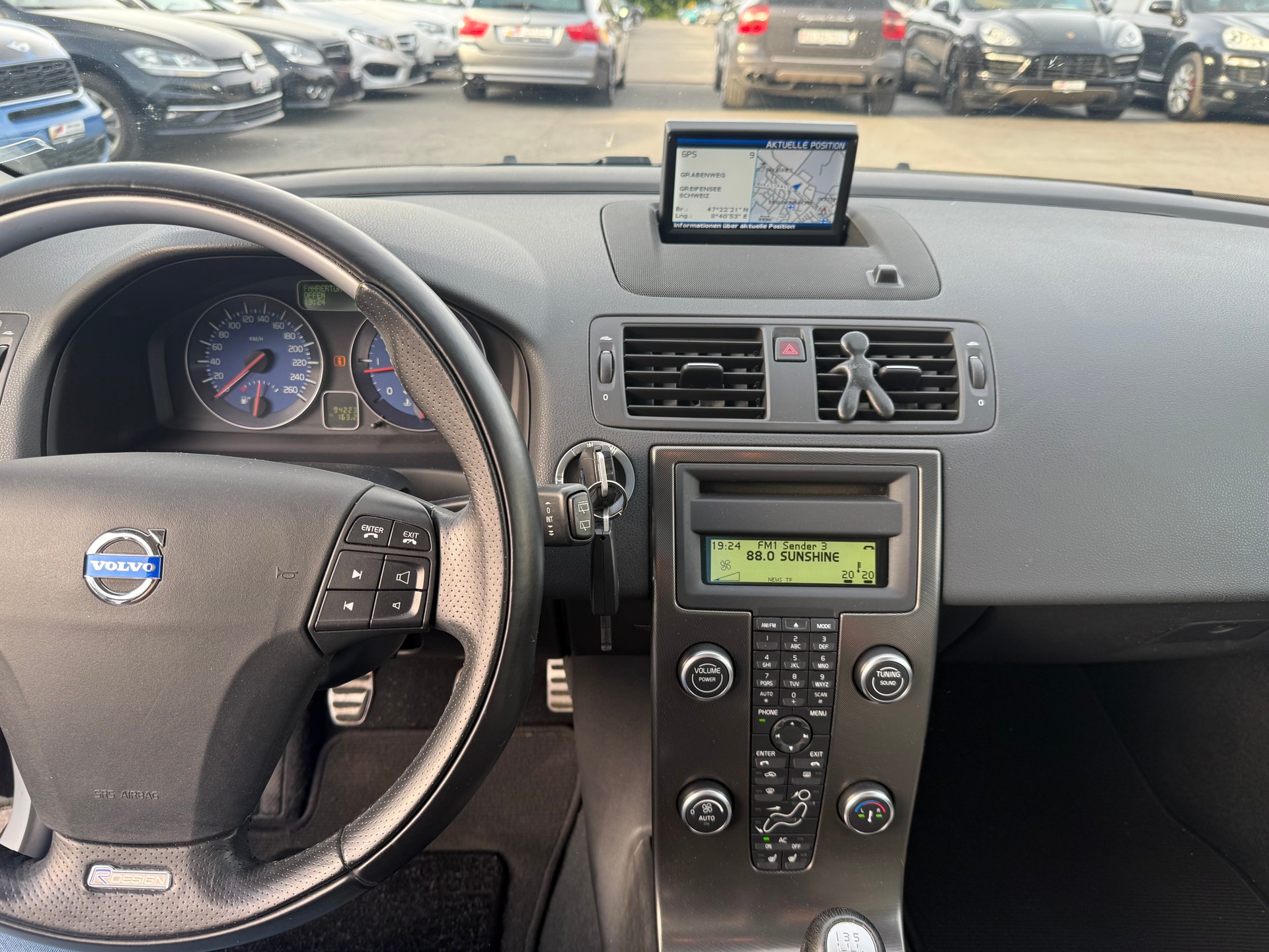 VOLVO C30 D3 R-Design 150PS / Frisch ab MFK / Zahnriemen ersetzt / 8-fach bereift / Navi / Sitzheizung / Xenon-image-8