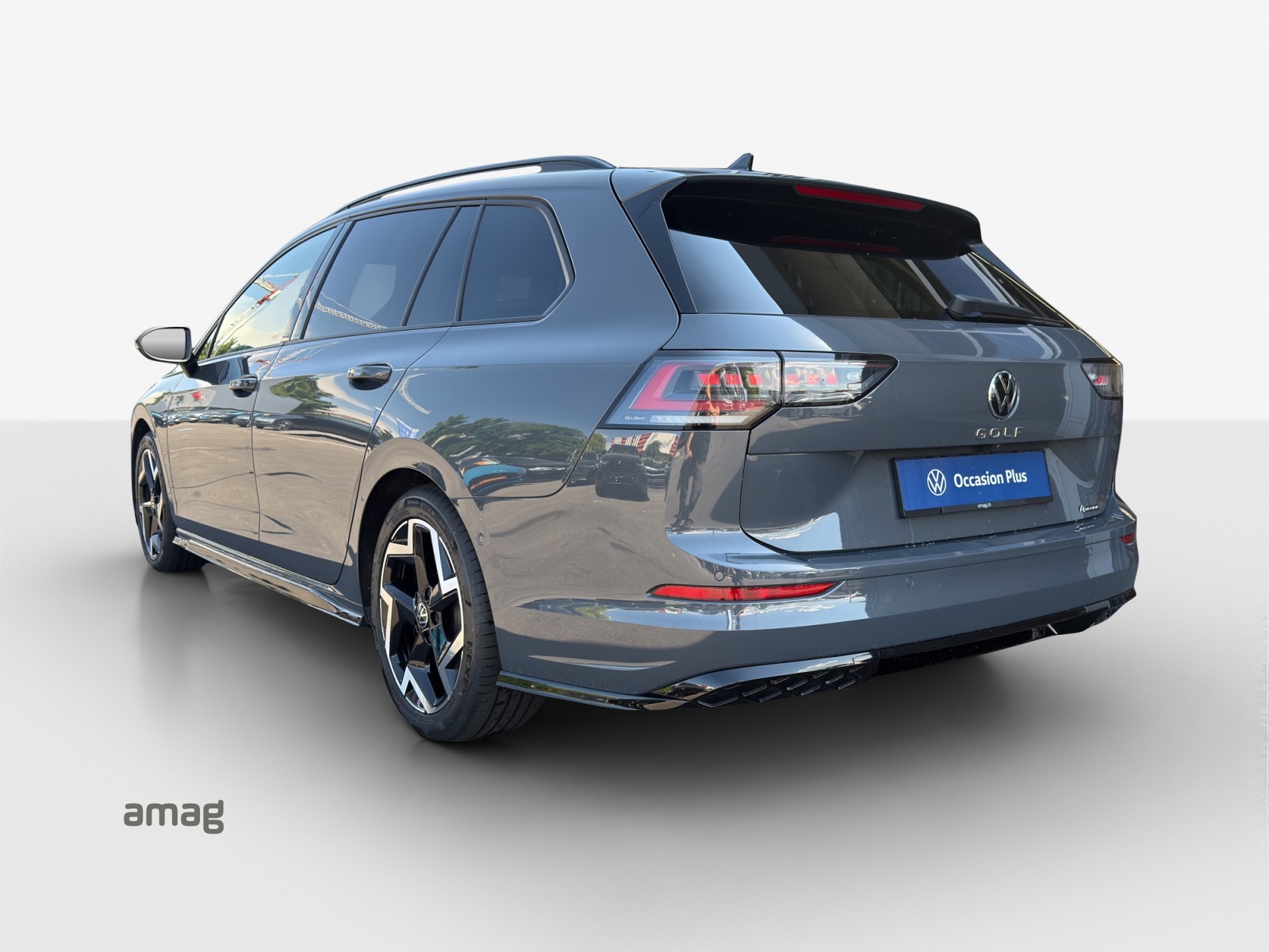VW Golf Variant 2.0 TSI R-Line DSG 4 Motion-image-2