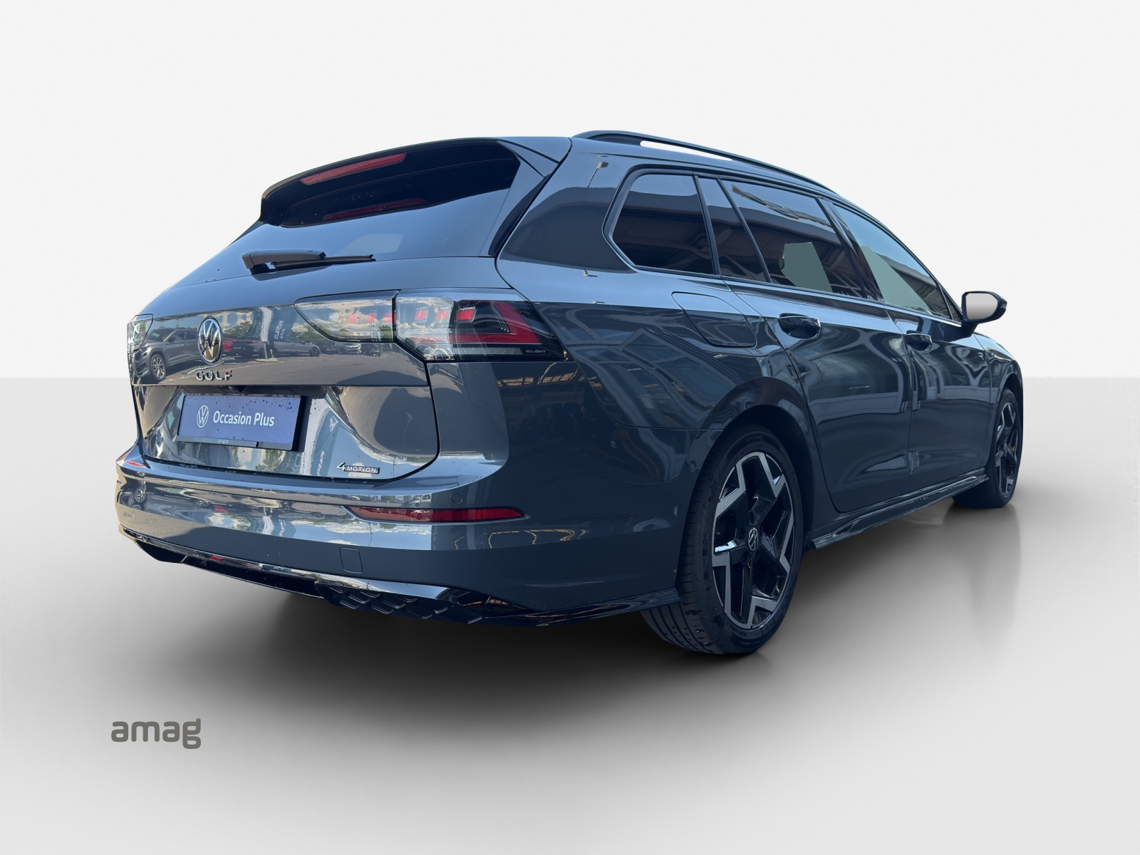VW Golf Variant 2.0 TSI R-Line DSG 4 Motion-image-4