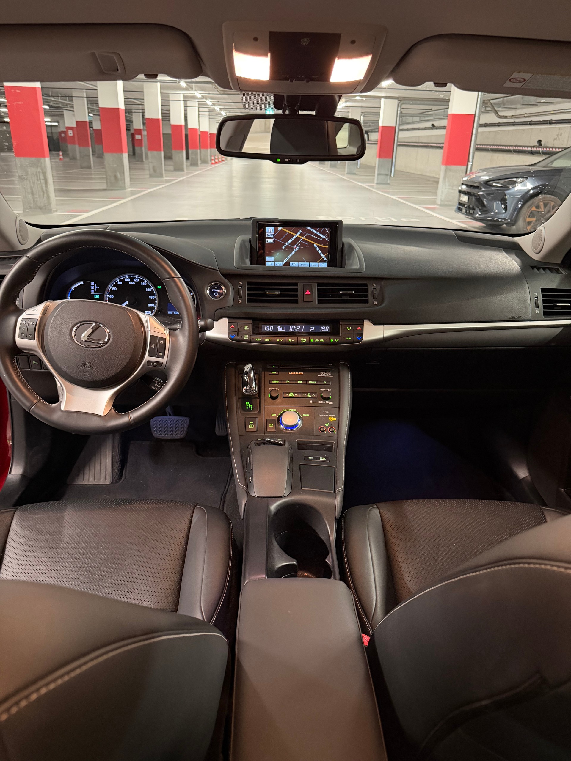 LEXUS CT 200h 1.8 excellence CVT-image-9
