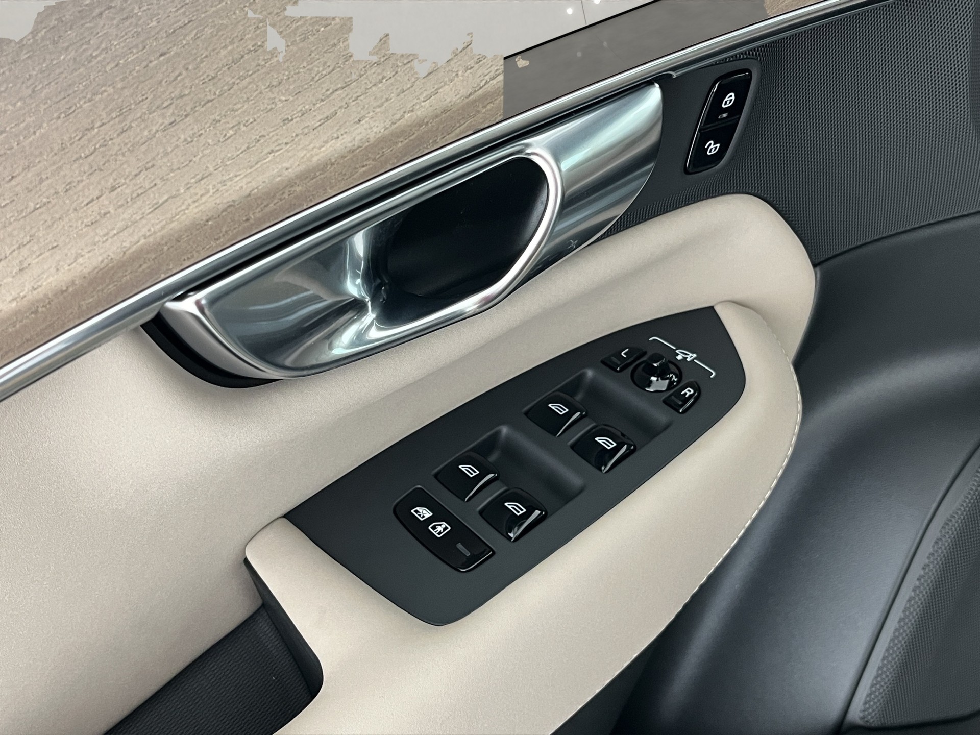 VOLVO XC90 2.0 T8 TE Ultra Dark eAWD-image-11