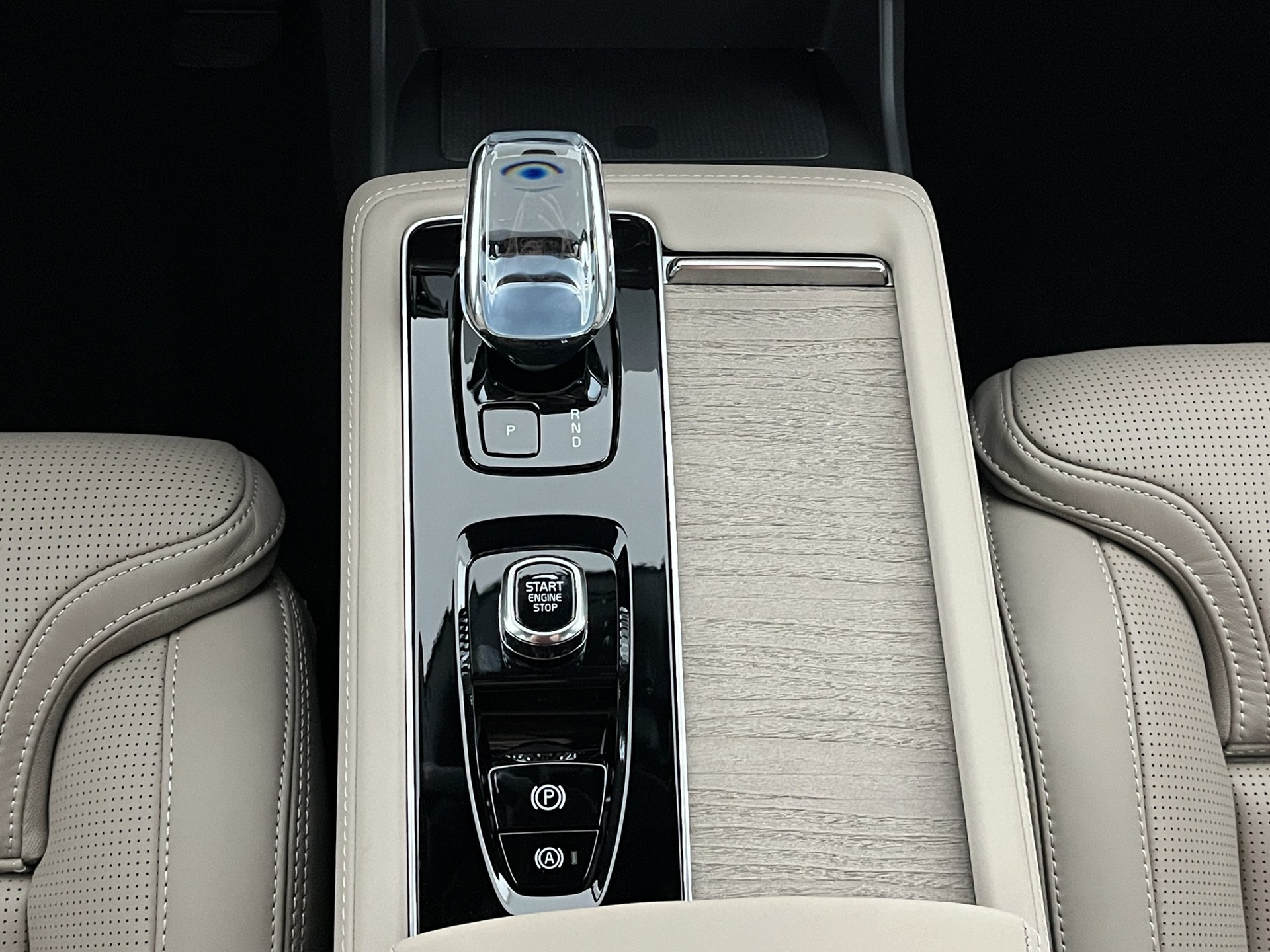 VOLVO XC90 2.0 T8 TE Ultra Dark eAWD-image-14