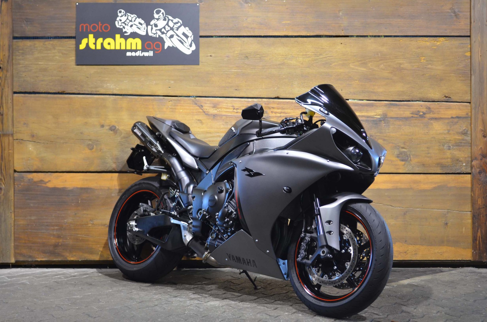 YAMAHA YZF-R1