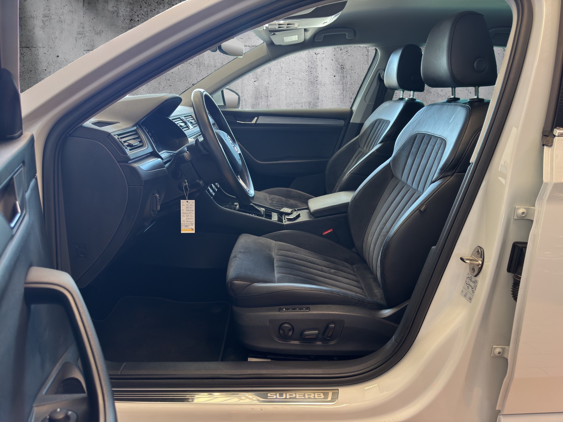 SKODA Superb Combi 2.0 TSI Style DSG-image-5