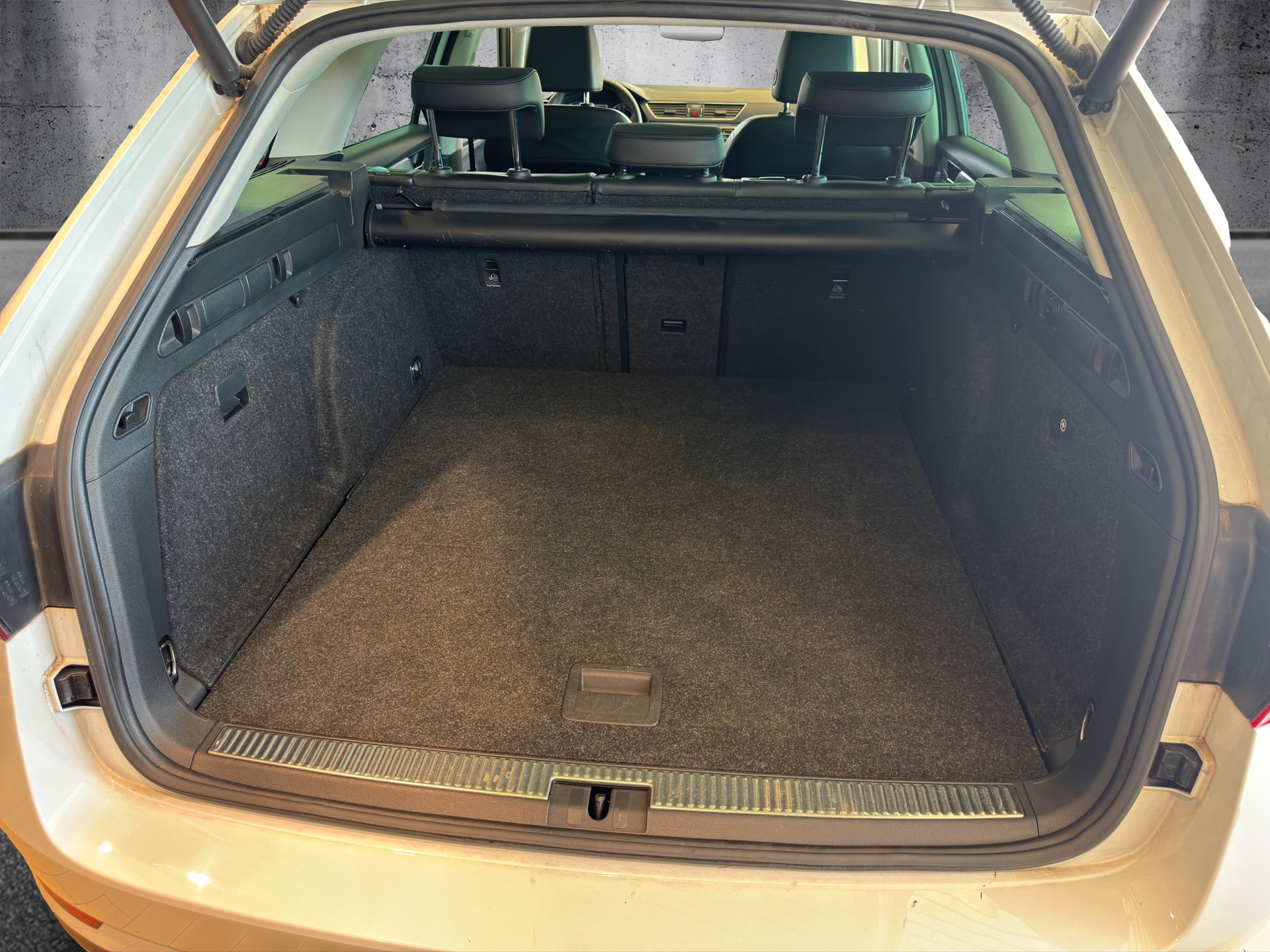 SKODA Superb Combi 2.0 TSI Style DSG-image-11
