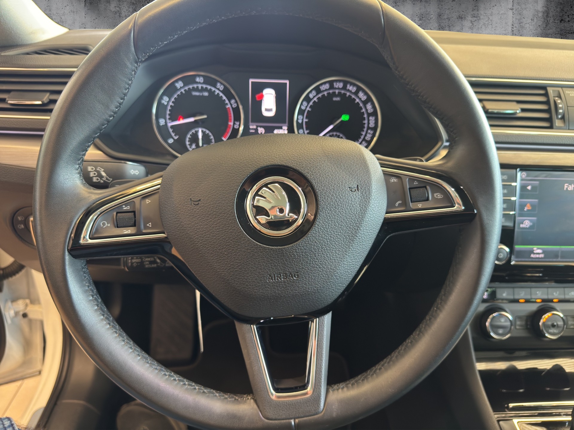 SKODA Superb Combi 2.0 TSI Style DSG-image-6