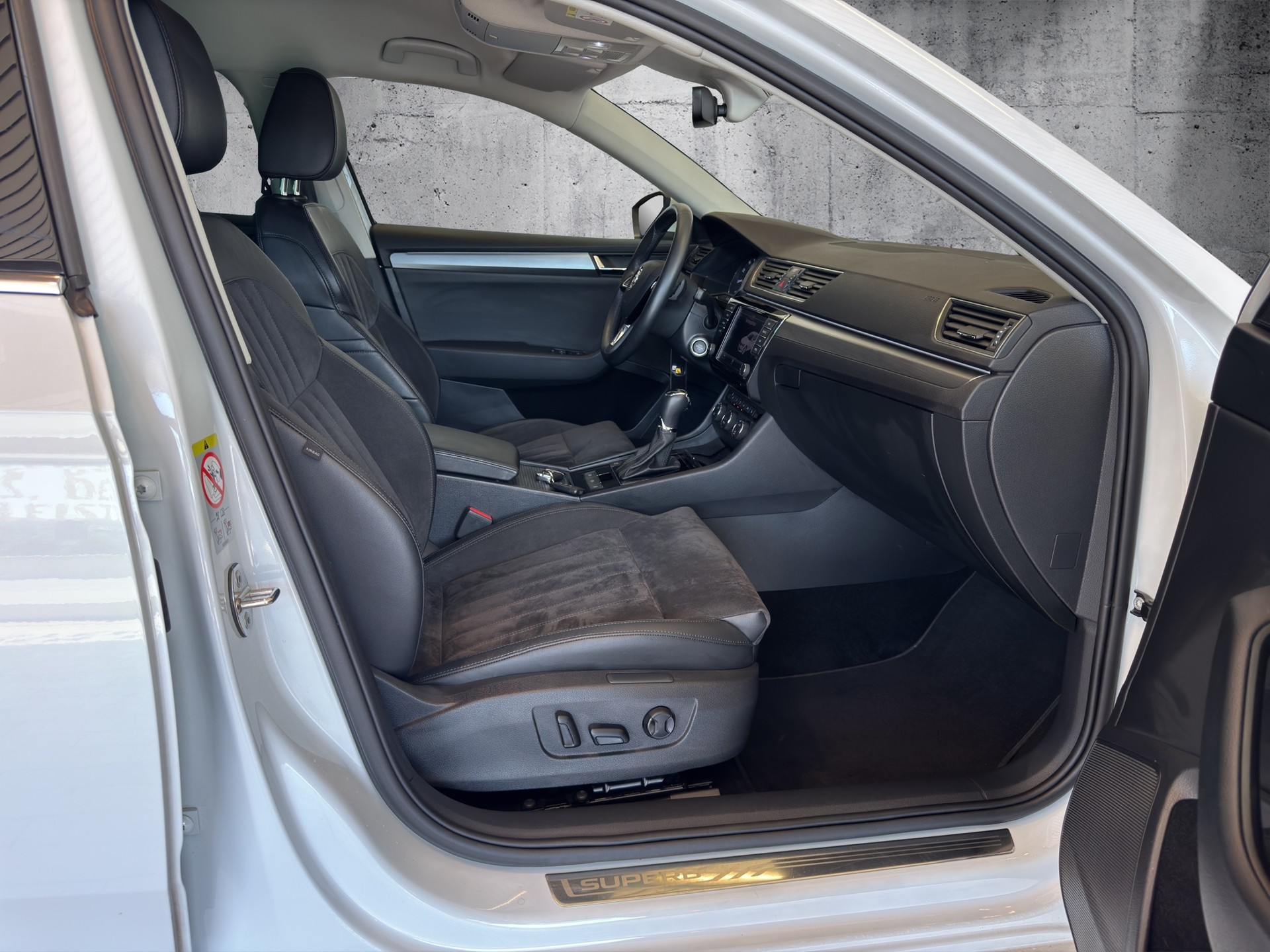 SKODA Superb Combi 2.0 TSI Style DSG-image-10