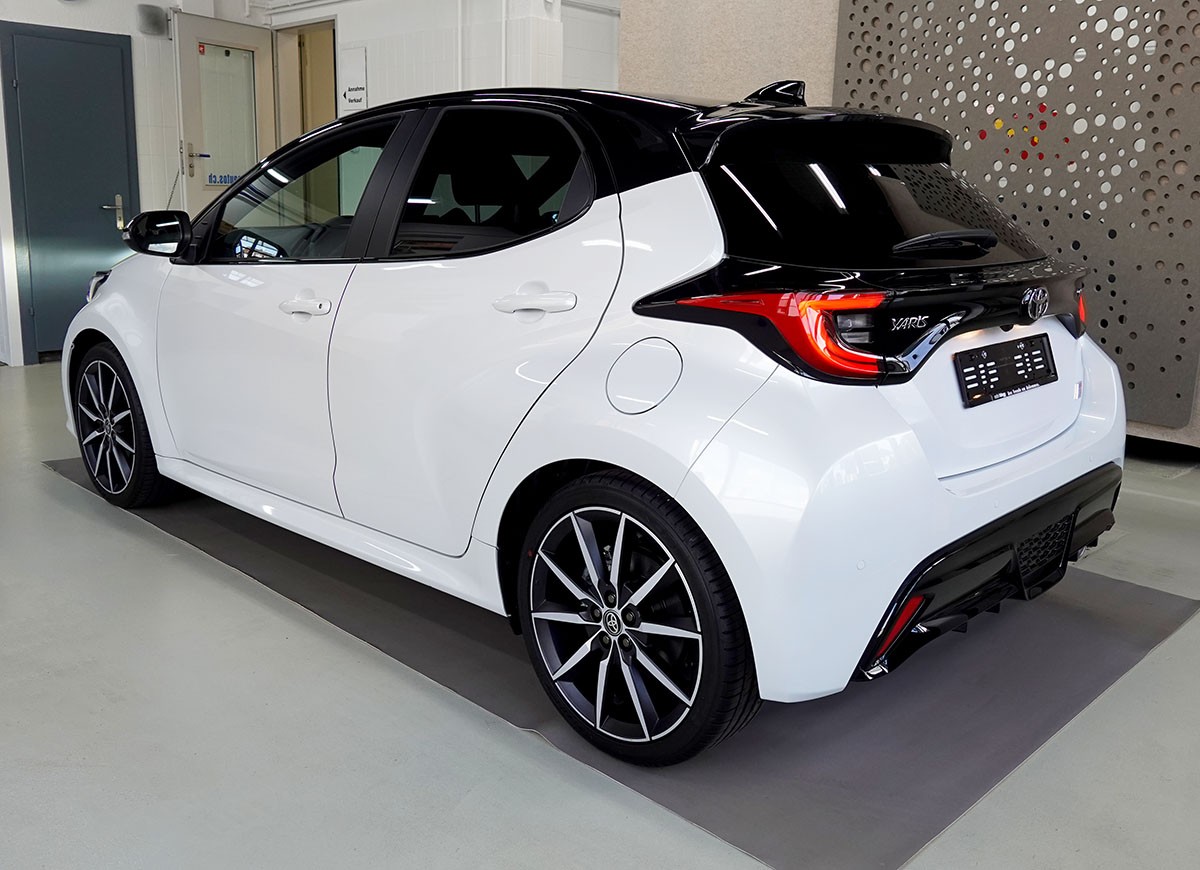 TOYOTA Yaris 1.5 GR Sport e-CVT-image-2
