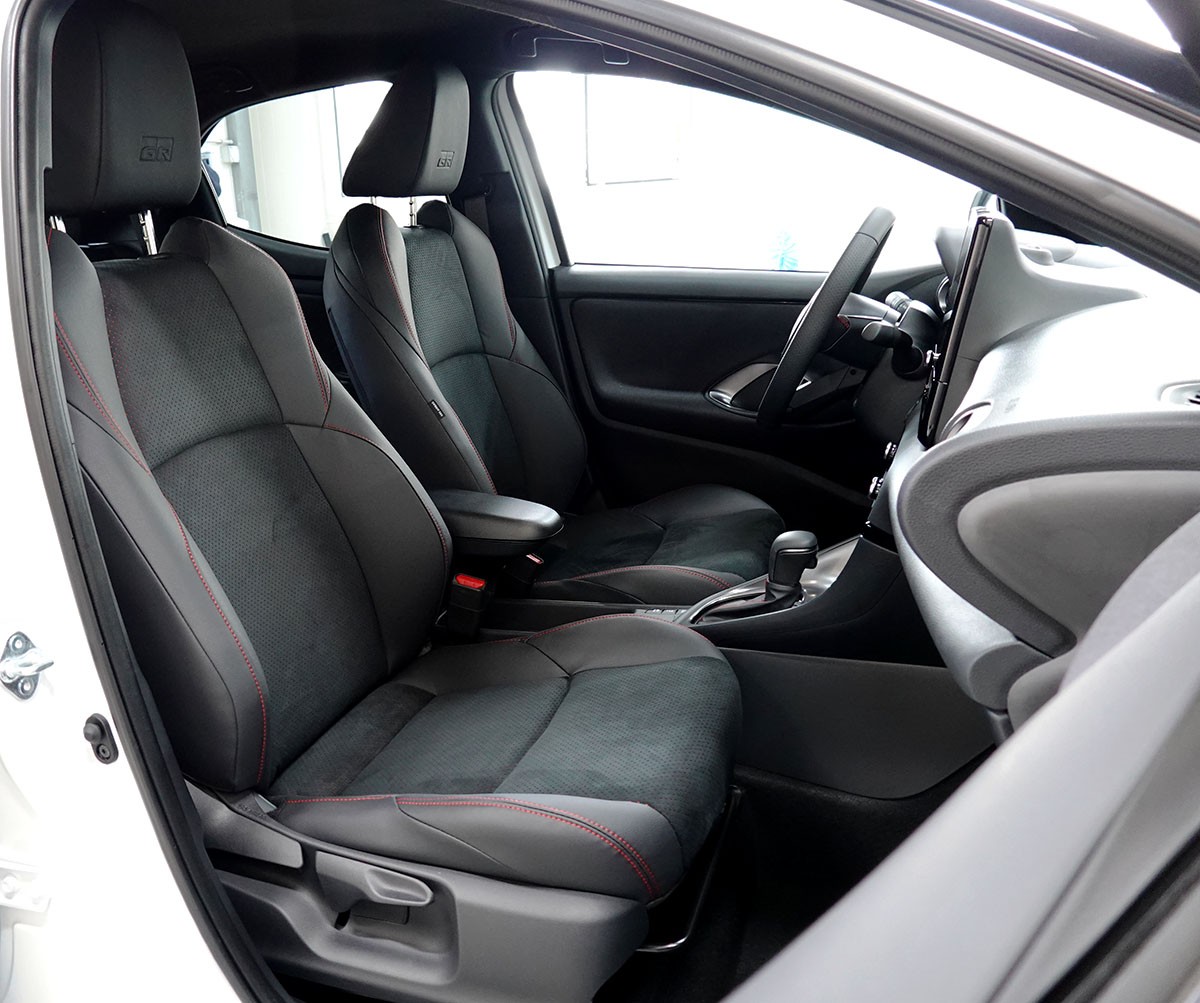 TOYOTA Yaris 1.5 GR Sport e-CVT-image-3