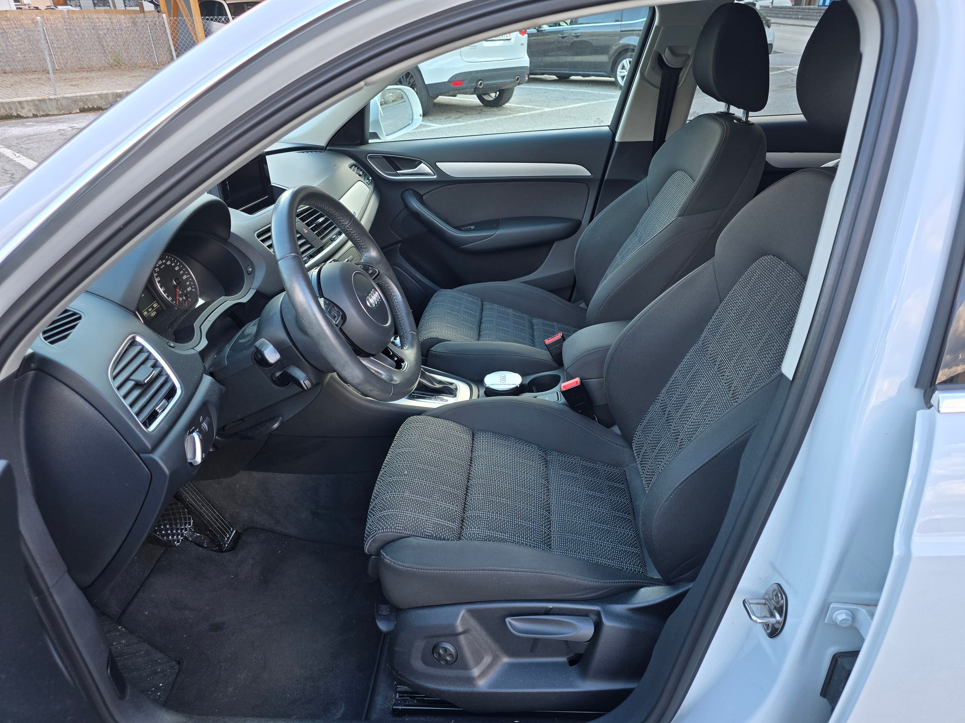AUDI Q3 2.0 TFSI sport quattro S-tronic-image-10