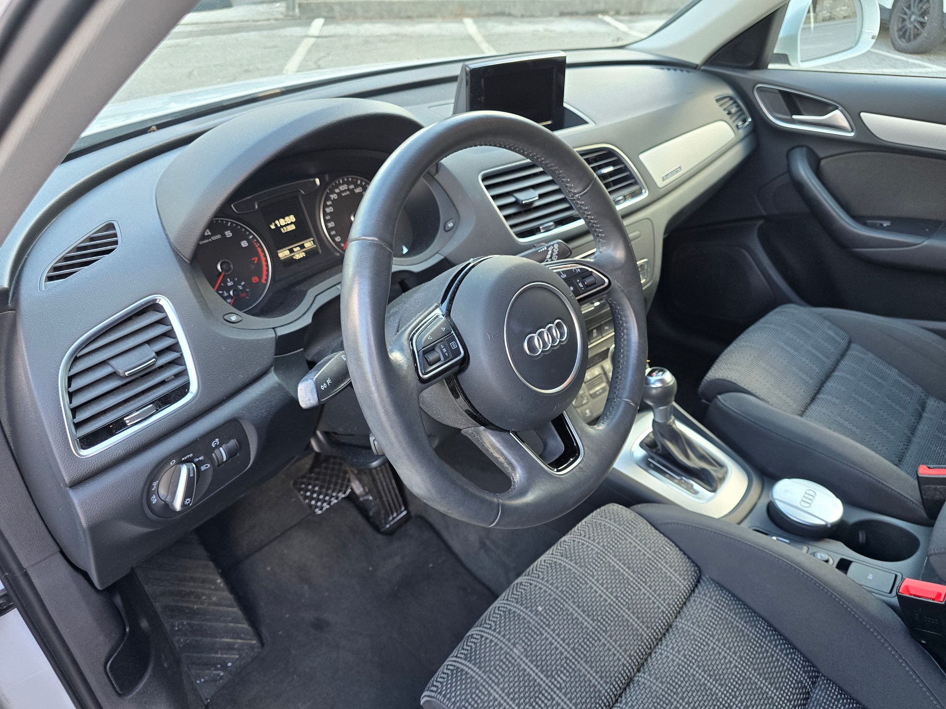 AUDI Q3 2.0 TFSI sport quattro S-tronic-image-11