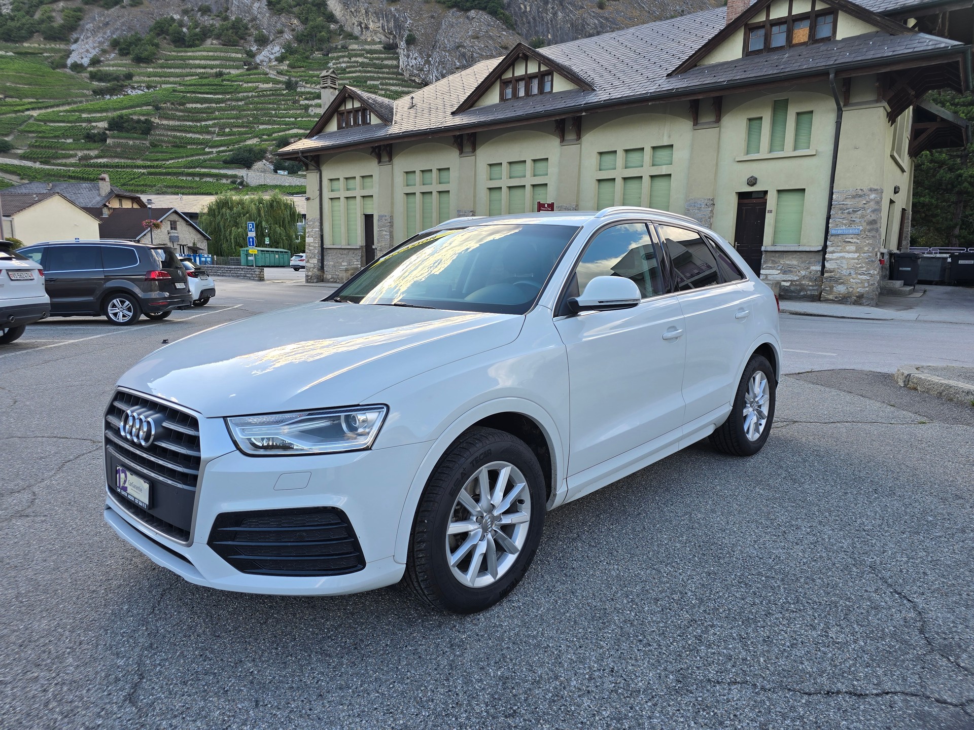 AUDI Q3 2.0 TFSI sport quattro S-tronic-image-1