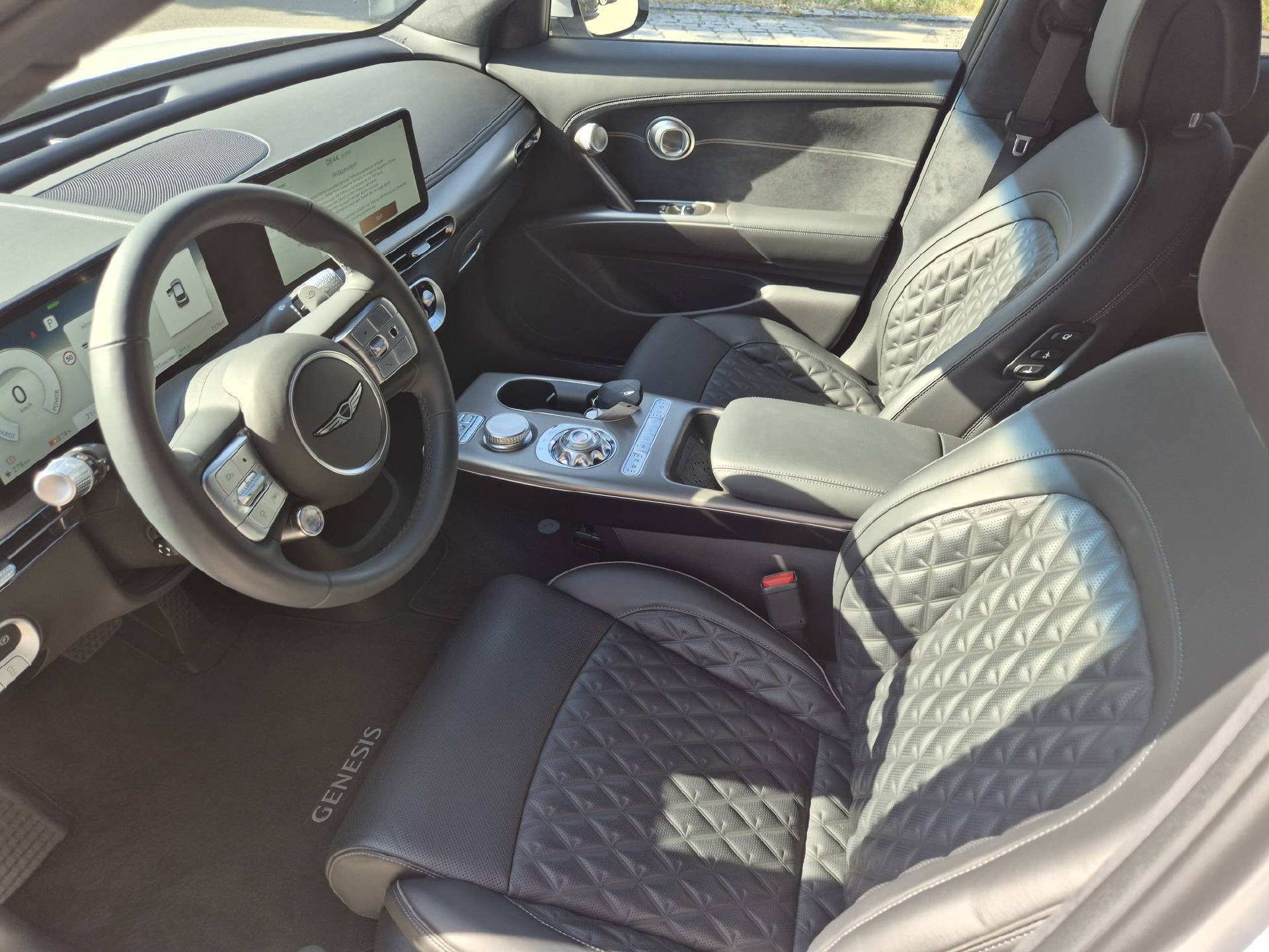GENESIS GV60 Dual Motor Sport AWD-image-8