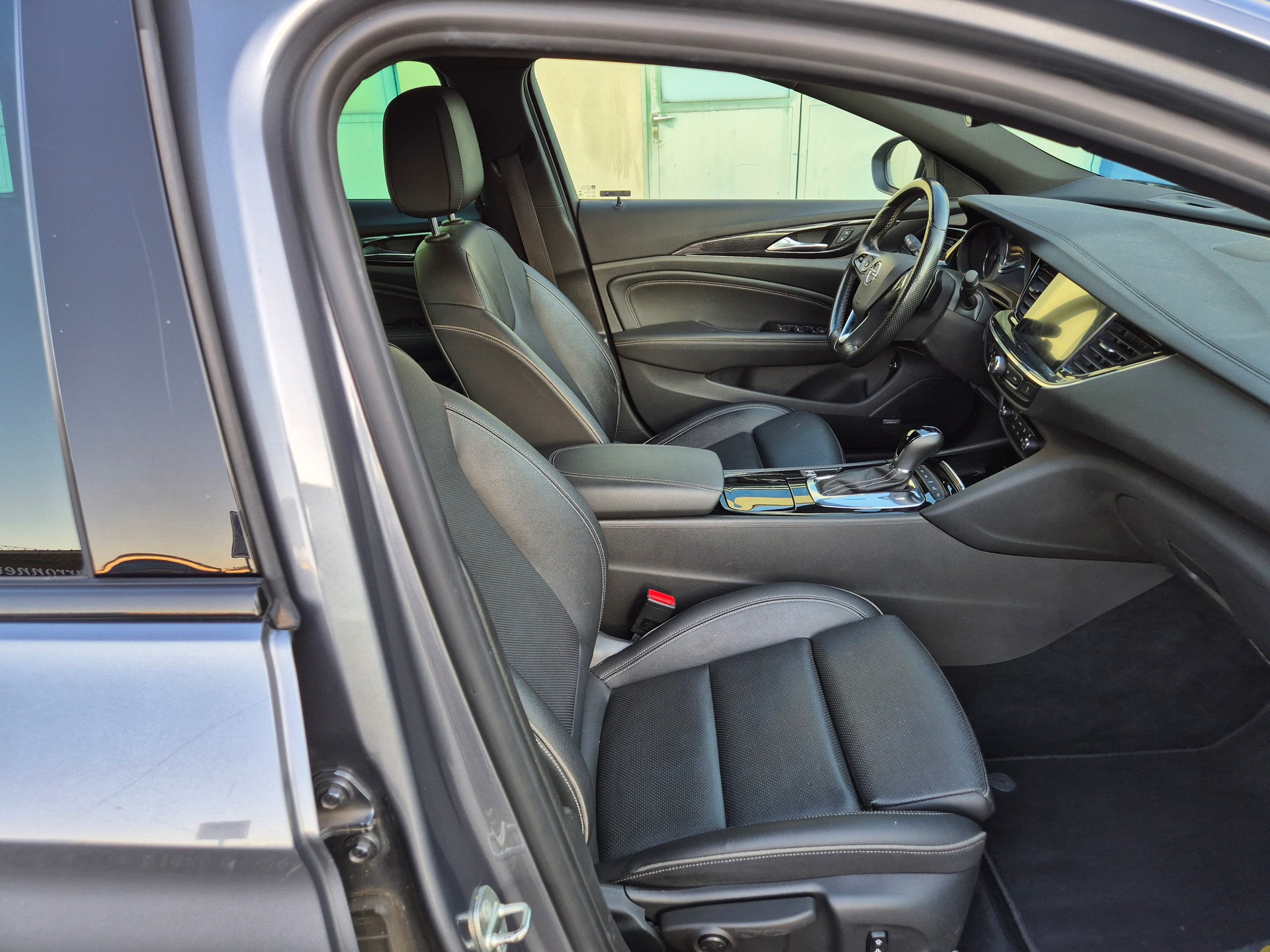 OPEL Insignia 2.0 T Sports Tourer Excellence 4WD Automat.-image-4