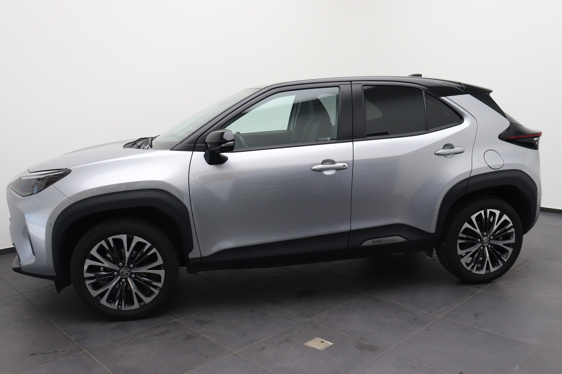 TOYOTA Yaris Cross 1.5 VVT-i HSD Elegant AWD-i-showroom-element-2