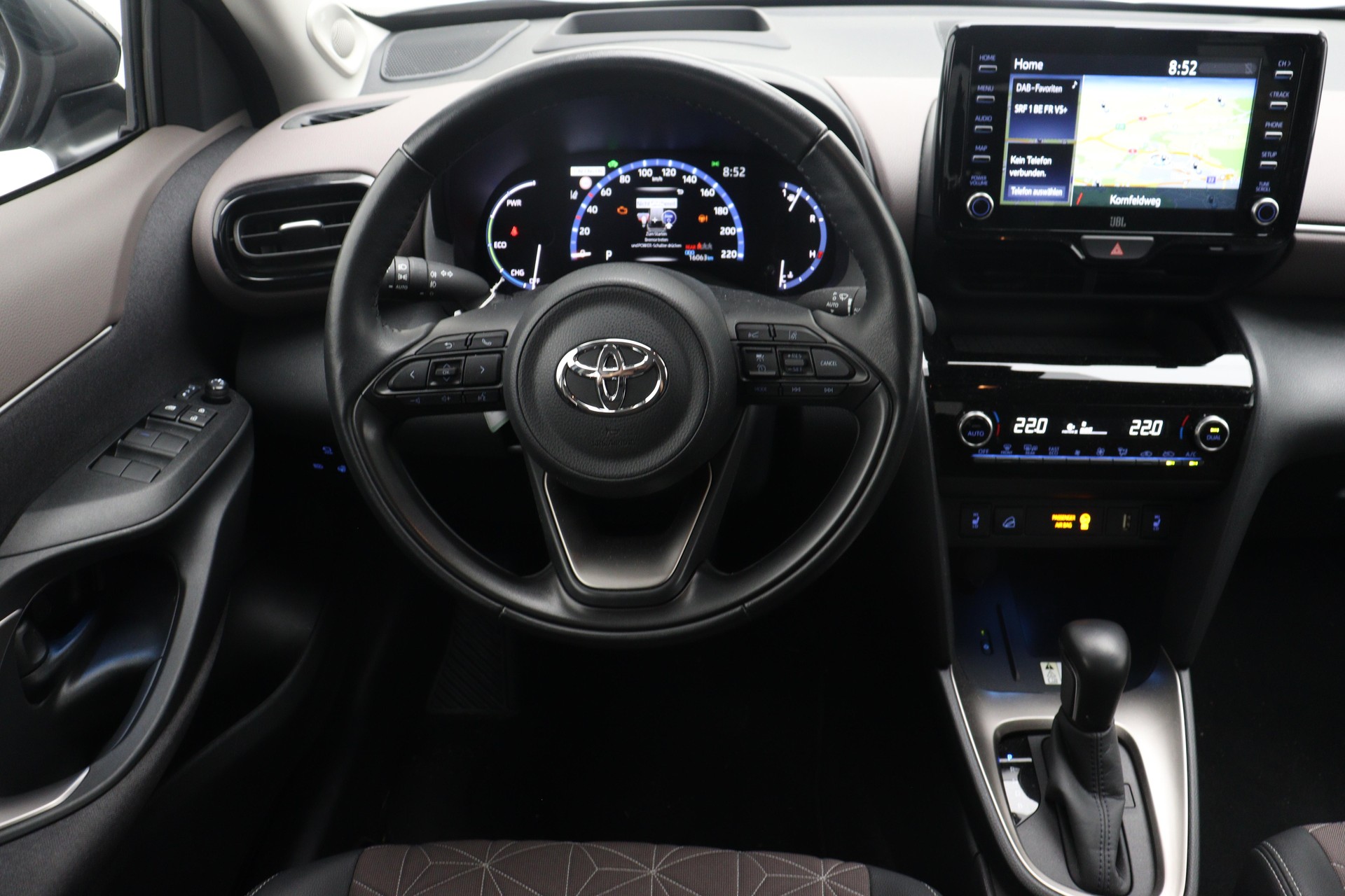 TOYOTA Yaris Cross 1.5 VVT-i HSD Elegant AWD-i-image-8