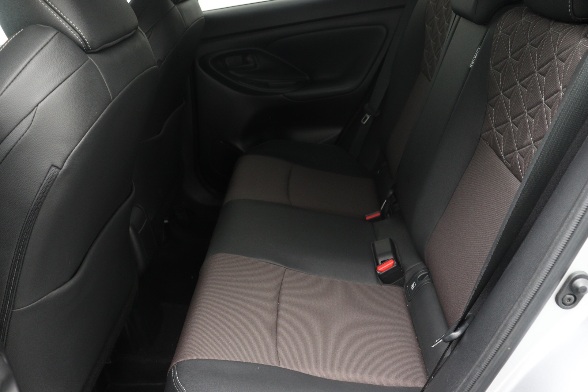 TOYOTA Yaris Cross 1.5 VVT-i HSD Elegant AWD-i-image-10