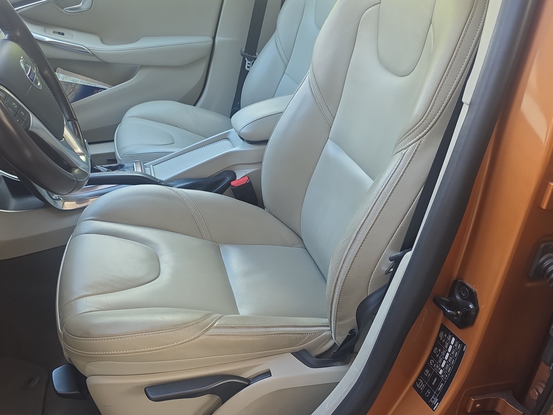 VOLVO V40 Cross Country T5 AWD Summum Geartronic-image-4