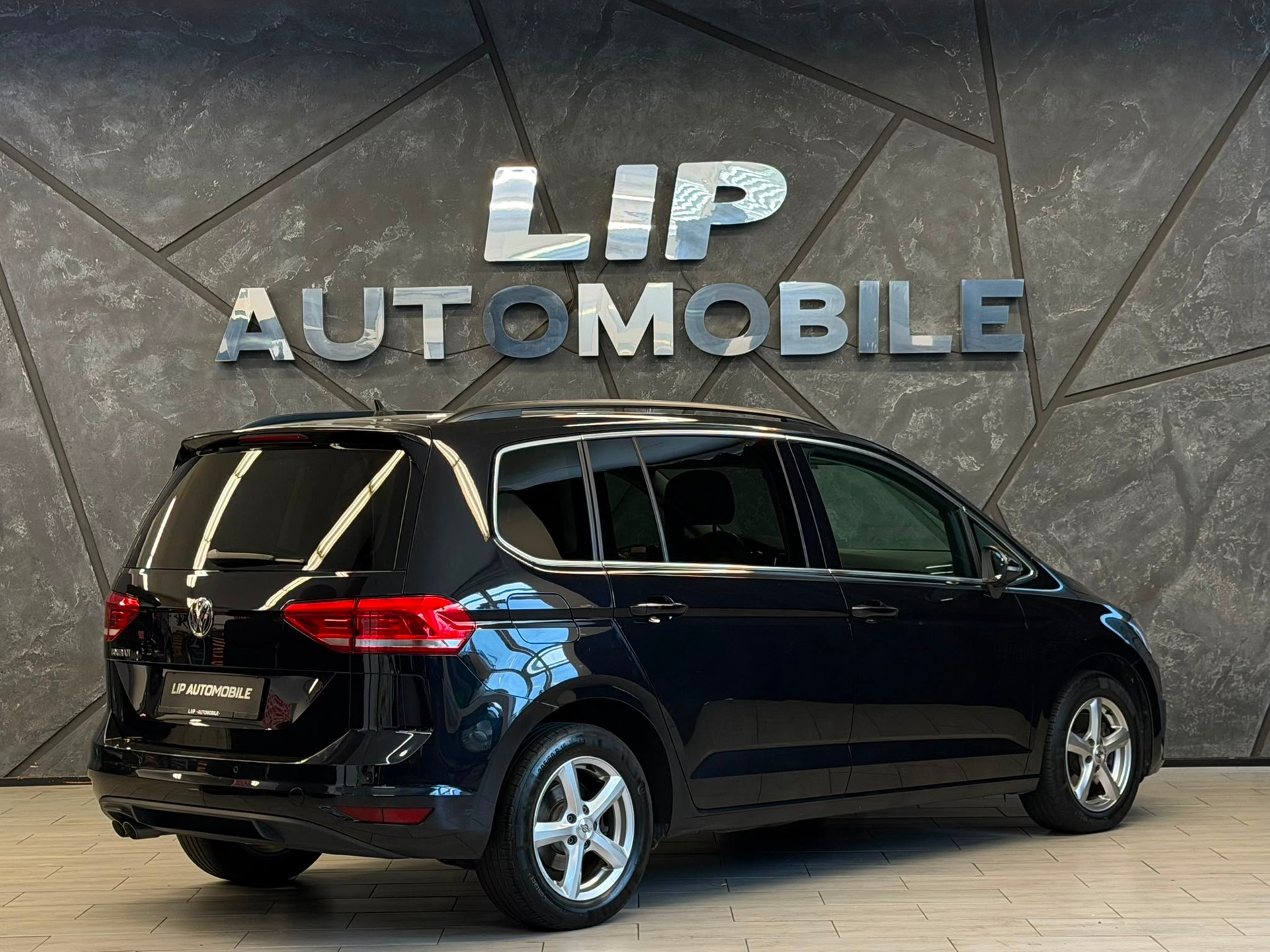 VW Touran 2.0 TDI BlueMotion Technology Comfortline DSG-image-5