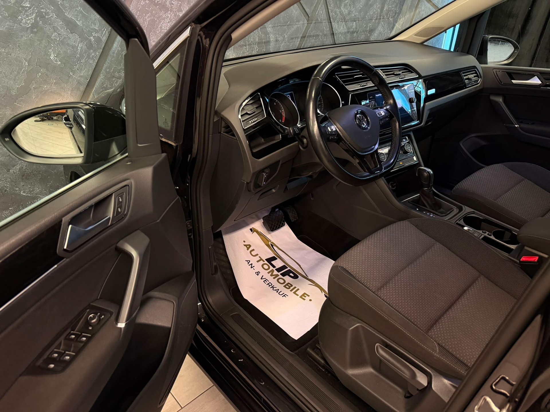 VW Touran 2.0 TDI BlueMotion Technology Comfortline DSG-image-11