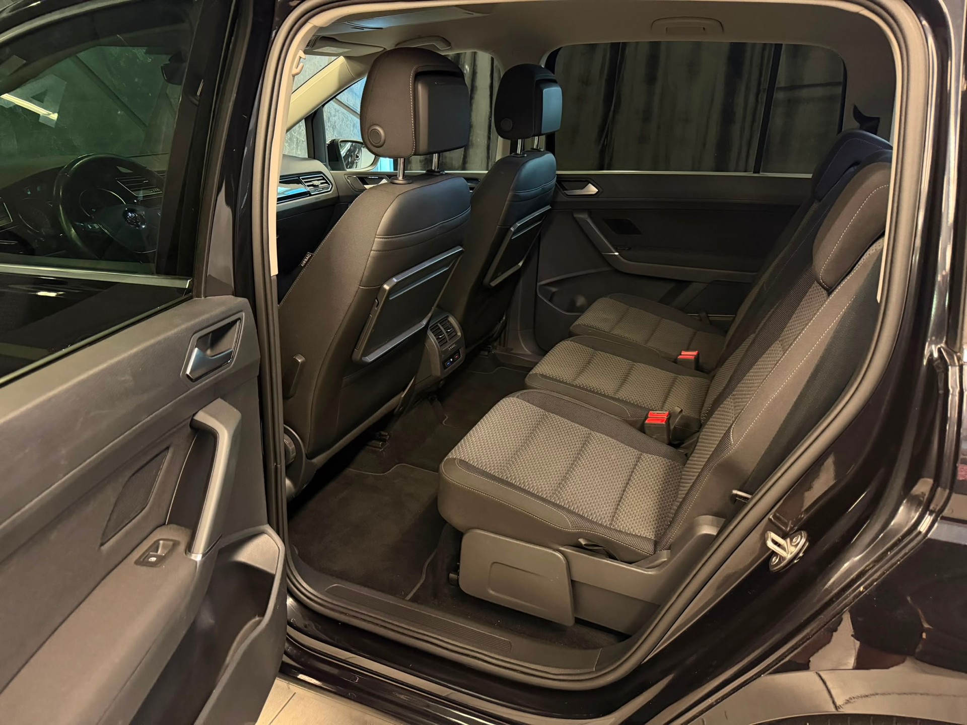 VW Touran 2.0 TDI BlueMotion Technology Comfortline DSG-image-12