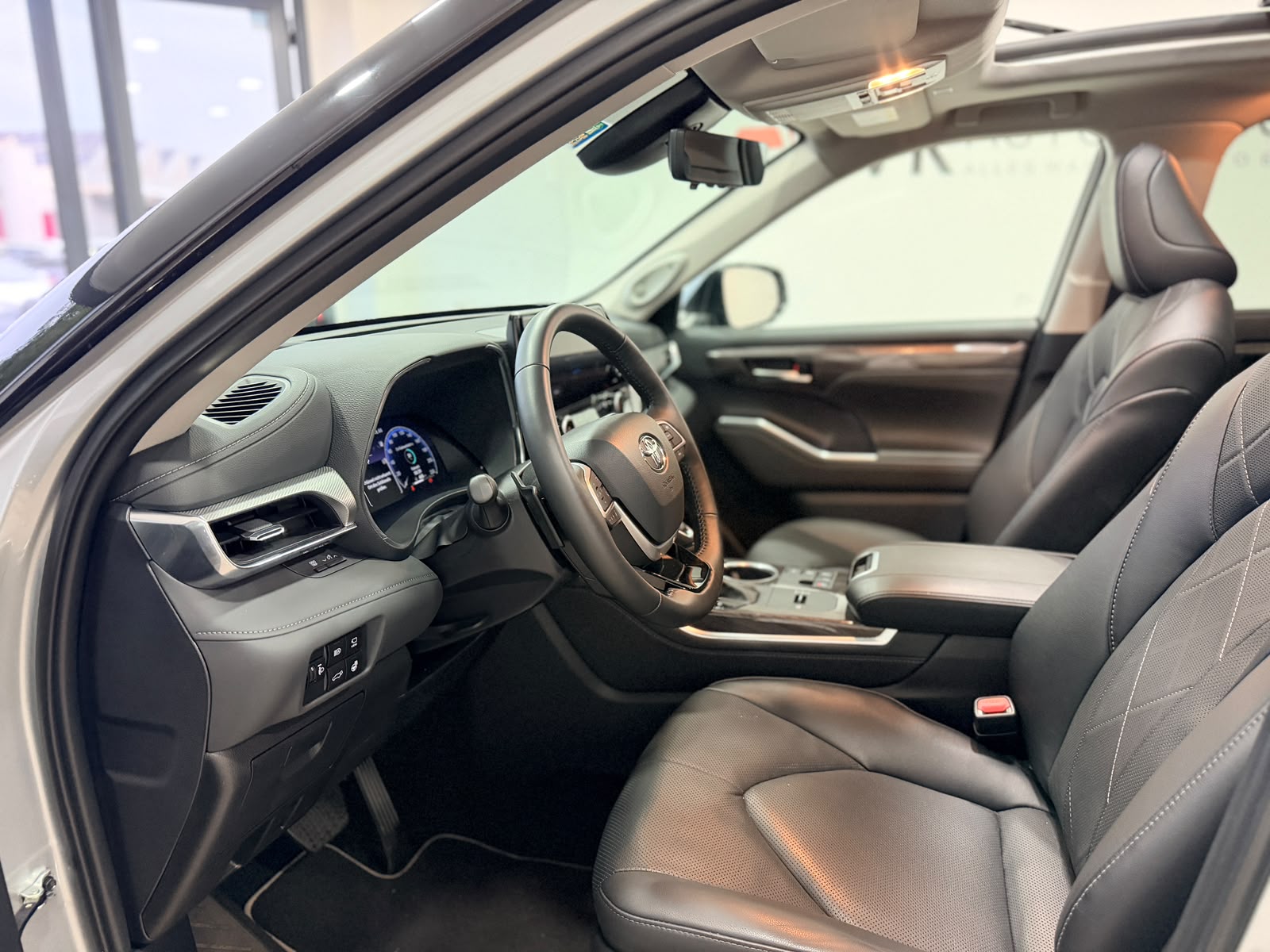 TOYOTA Highlander 2.5 HSD Premium e-CVT*Vollaustattung*15 Jahre Werksgarantie*CH Fahrzeug*7 Plätzer*-image-23
