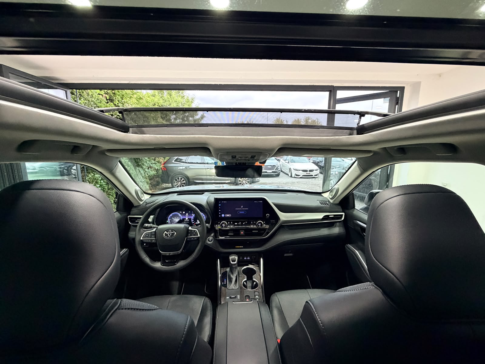 TOYOTA Highlander 2.5 HSD Premium e-CVT*Vollaustattung*15 Jahre Werksgarantie*CH Fahrzeug*7 Plätzer*-image-10