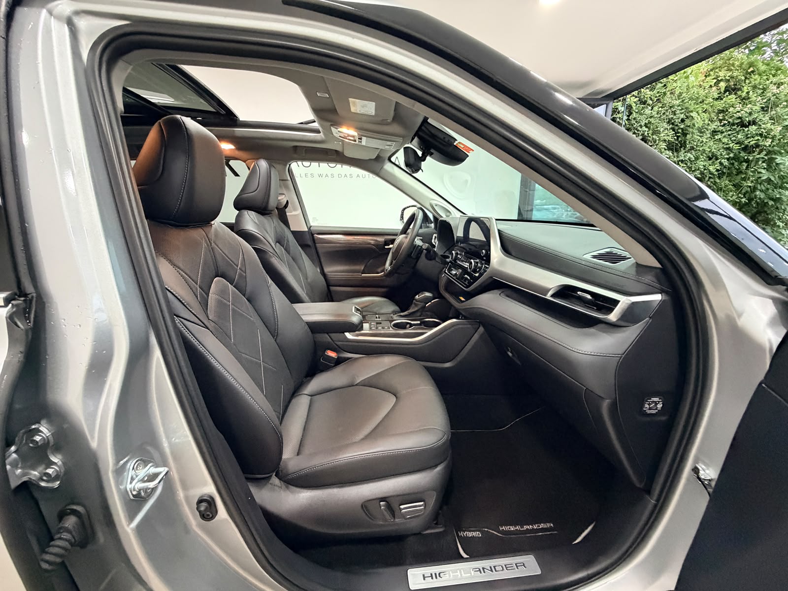 TOYOTA Highlander 2.5 HSD Premium e-CVT*Vollaustattung*15 Jahre Werksgarantie*CH Fahrzeug*7 Plätzer*-image-22