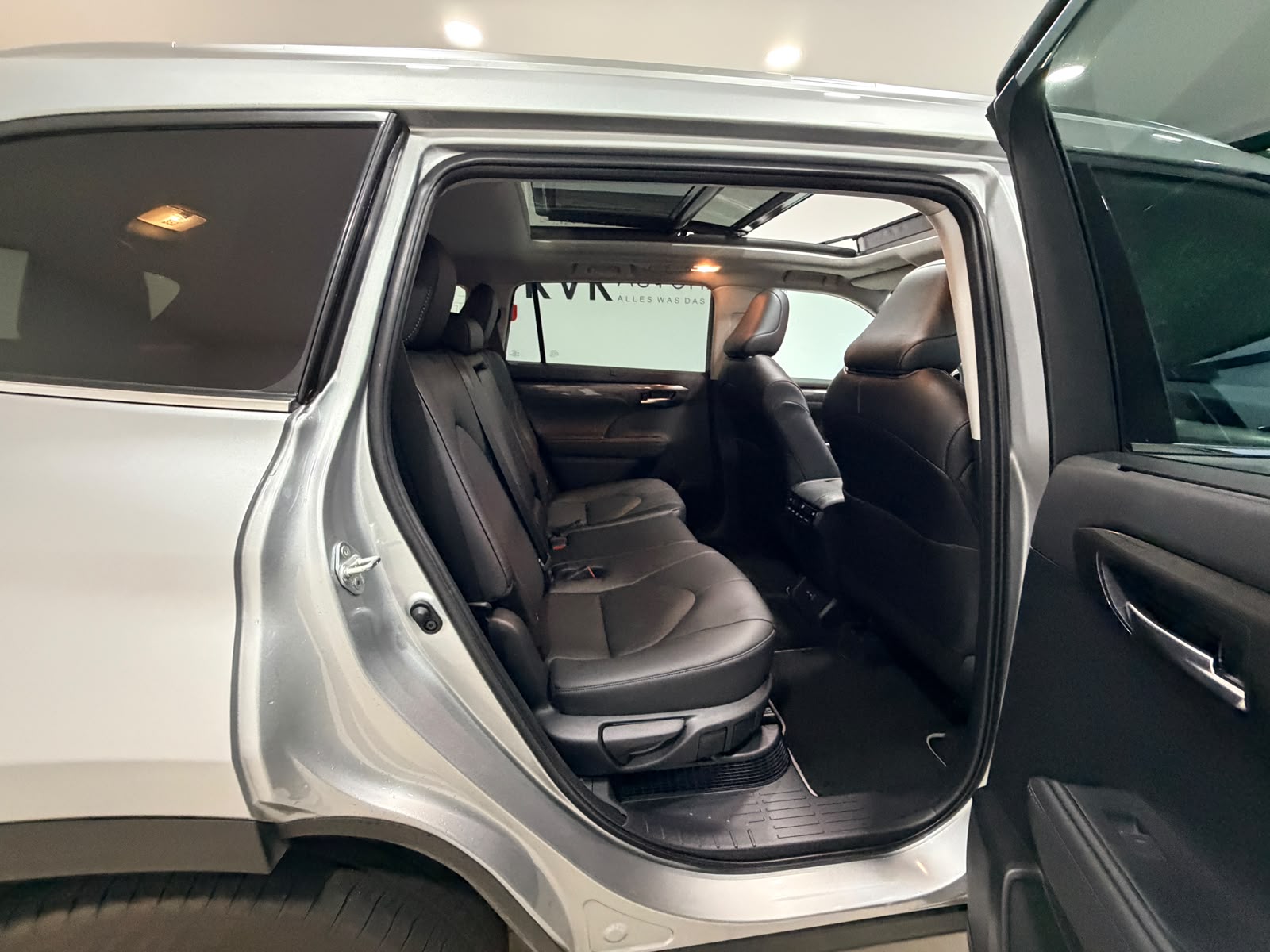TOYOTA Highlander 2.5 HSD Premium e-CVT*Vollaustattung*15 Jahre Werksgarantie*CH Fahrzeug*7 Plätzer*-image-20
