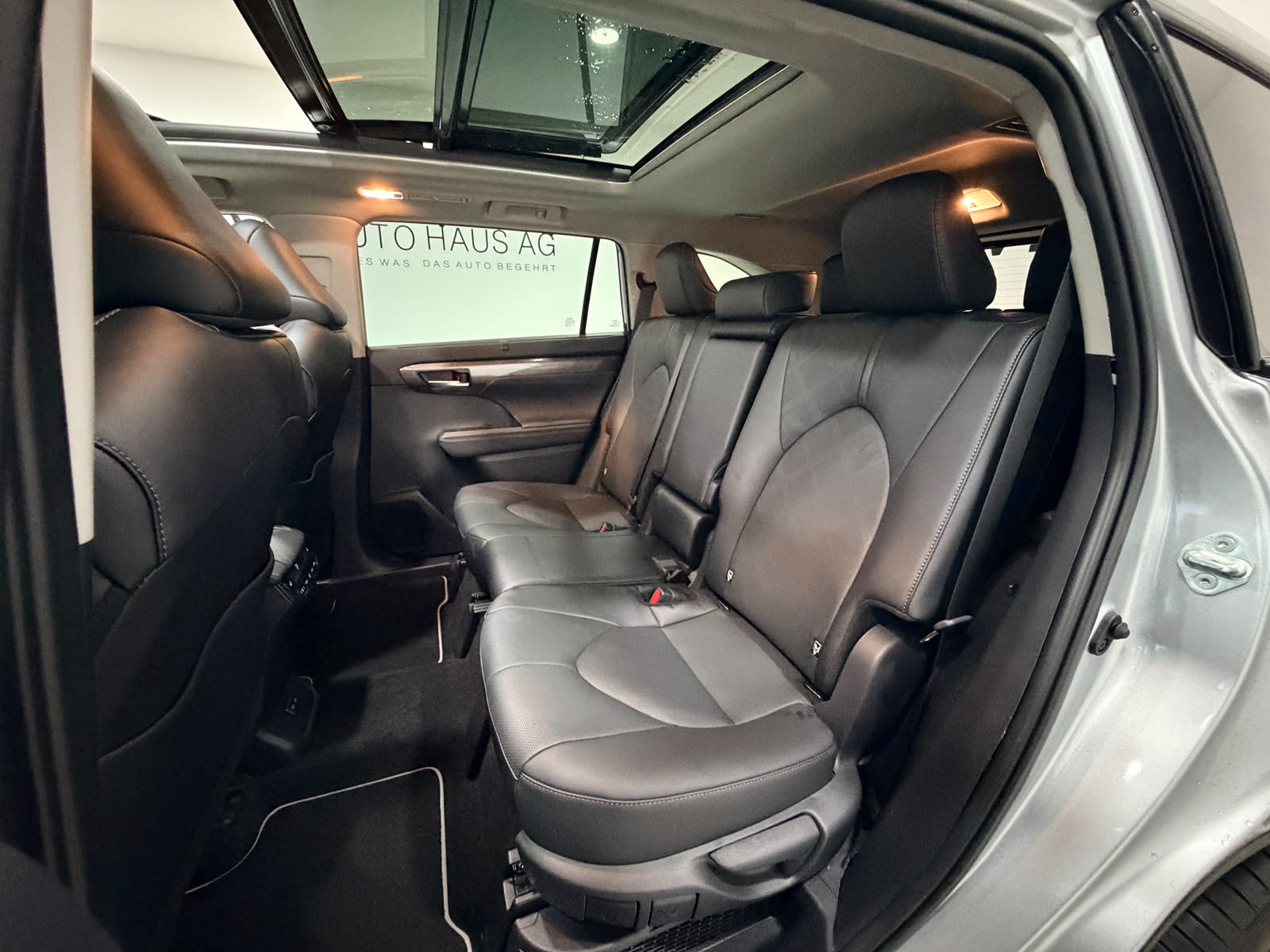 TOYOTA Highlander 2.5 HSD Premium e-CVT*Vollaustattung*15 Jahre Werksgarantie*CH Fahrzeug*7 Plätzer*-image-18