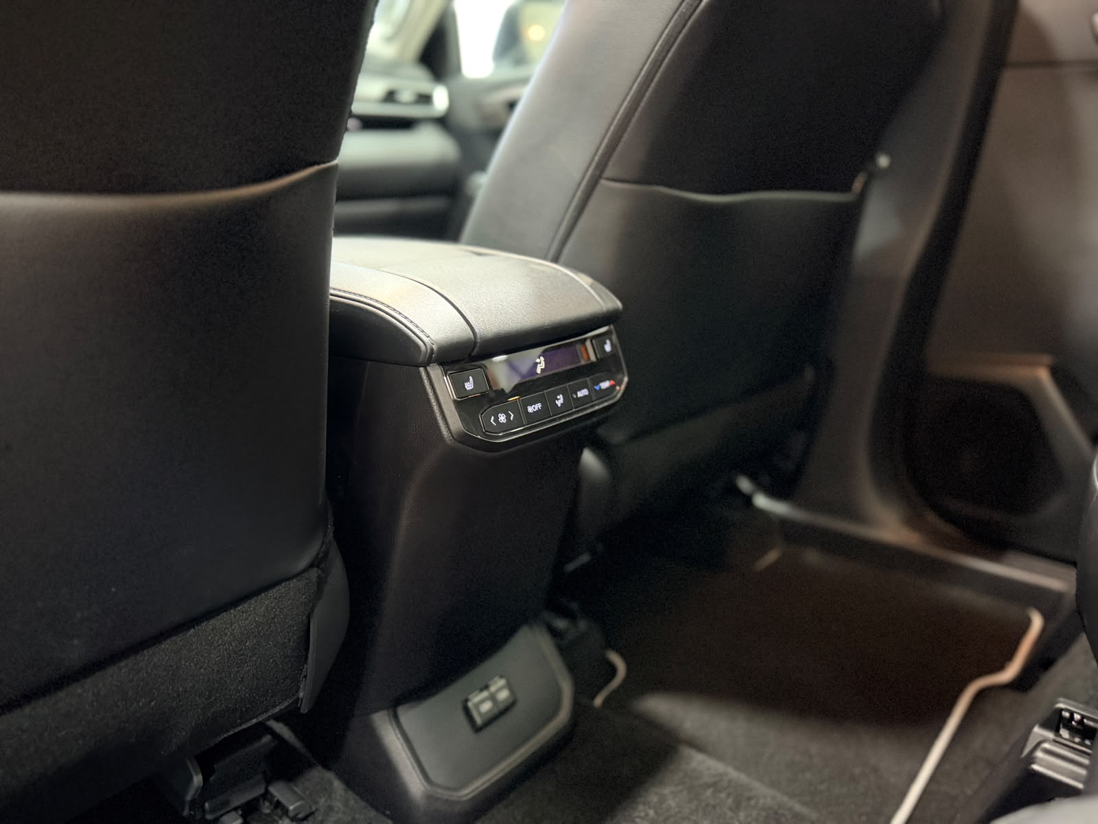 TOYOTA Highlander 2.5 HSD Premium e-CVT*Vollaustattung*15 Jahre Werksgarantie*CH Fahrzeug*7 Plätzer*-image-26