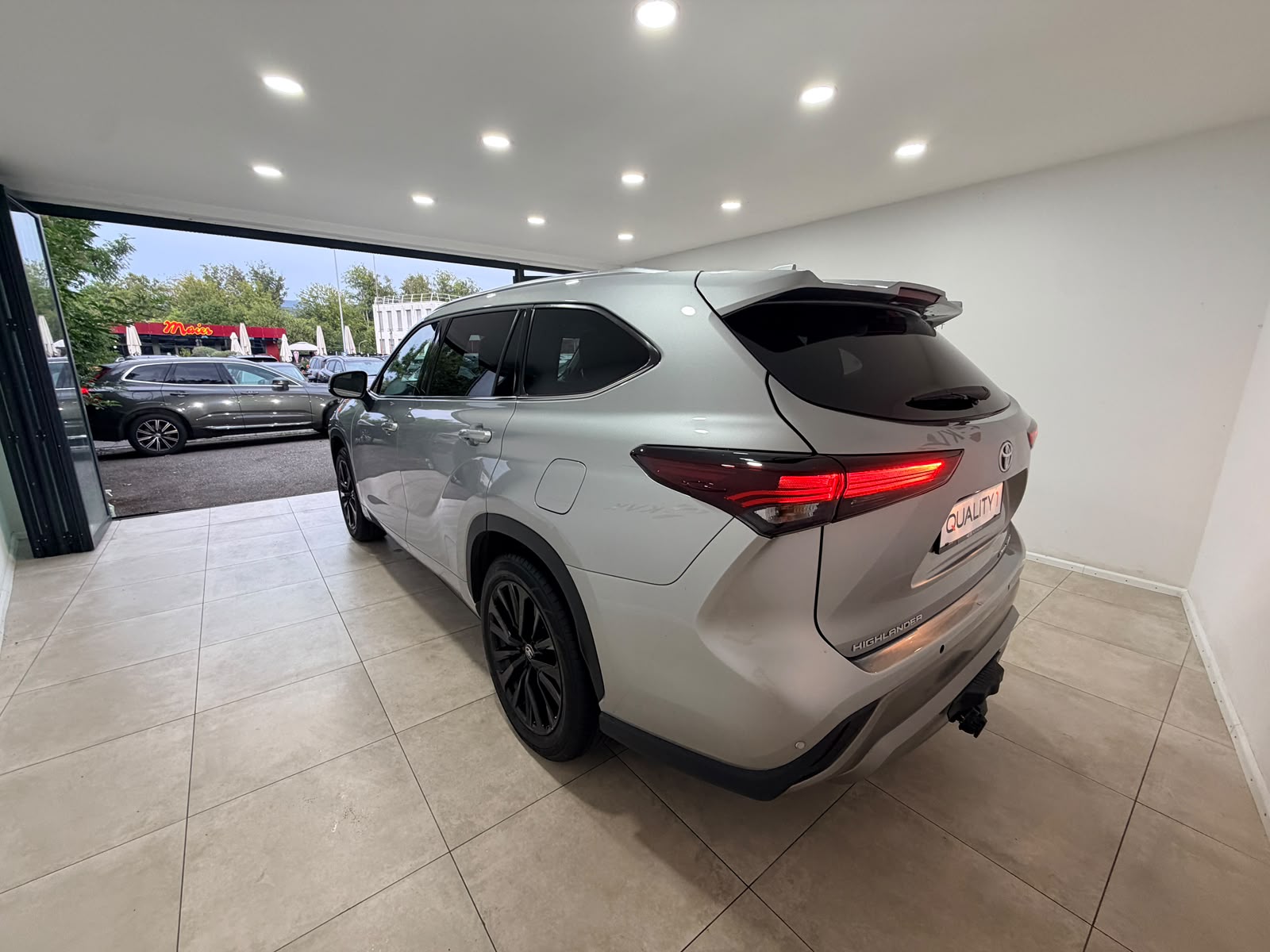 TOYOTA Highlander 2.5 HSD Premium e-CVT*Vollaustattung*15 Jahre Werksgarantie*CH Fahrzeug*7 Plätzer*-image-7