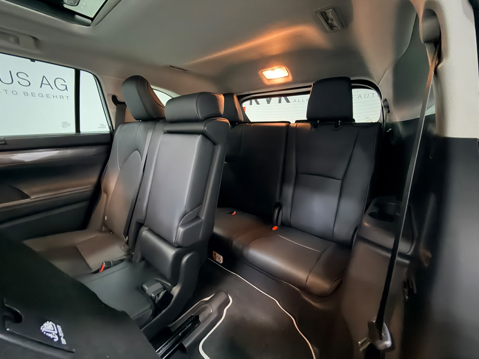 TOYOTA Highlander 2.5 HSD Premium e-CVT*Vollaustattung*15 Jahre Werksgarantie*CH Fahrzeug*7 Plätzer*-image-19