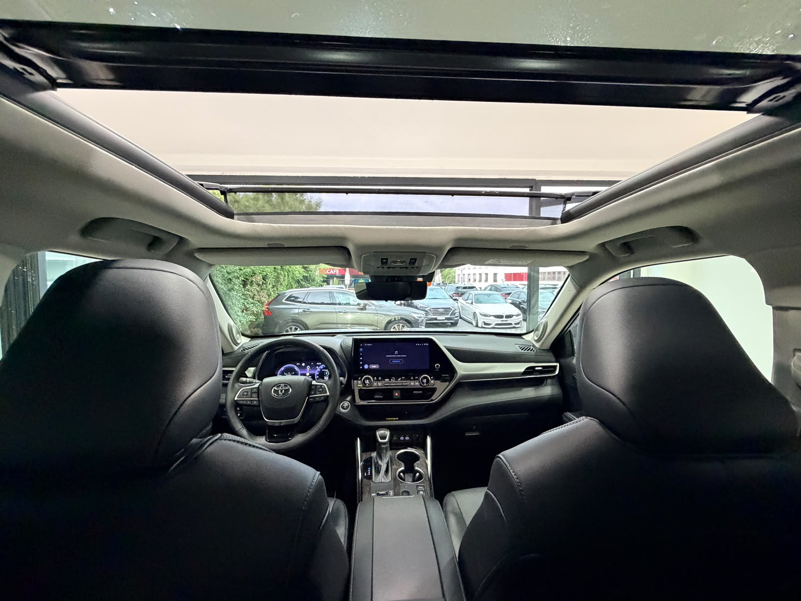 TOYOTA Highlander 2.5 HSD Premium e-CVT*Vollaustattung*15 Jahre Werksgarantie*CH Fahrzeug*7 Plätzer*-image-9