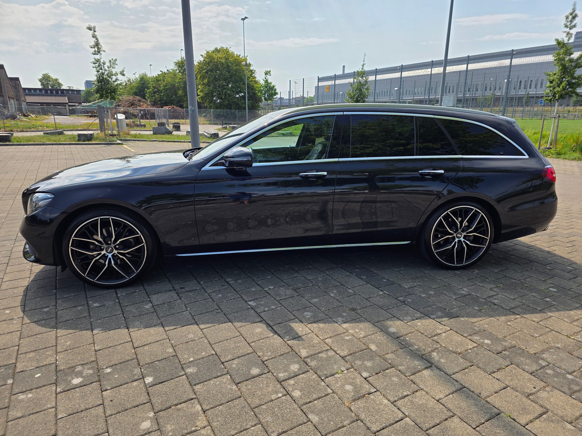 MERCEDES-BENZ E 200 Avantgarde 4 Matic 9G-Tronic-showroom-element-3