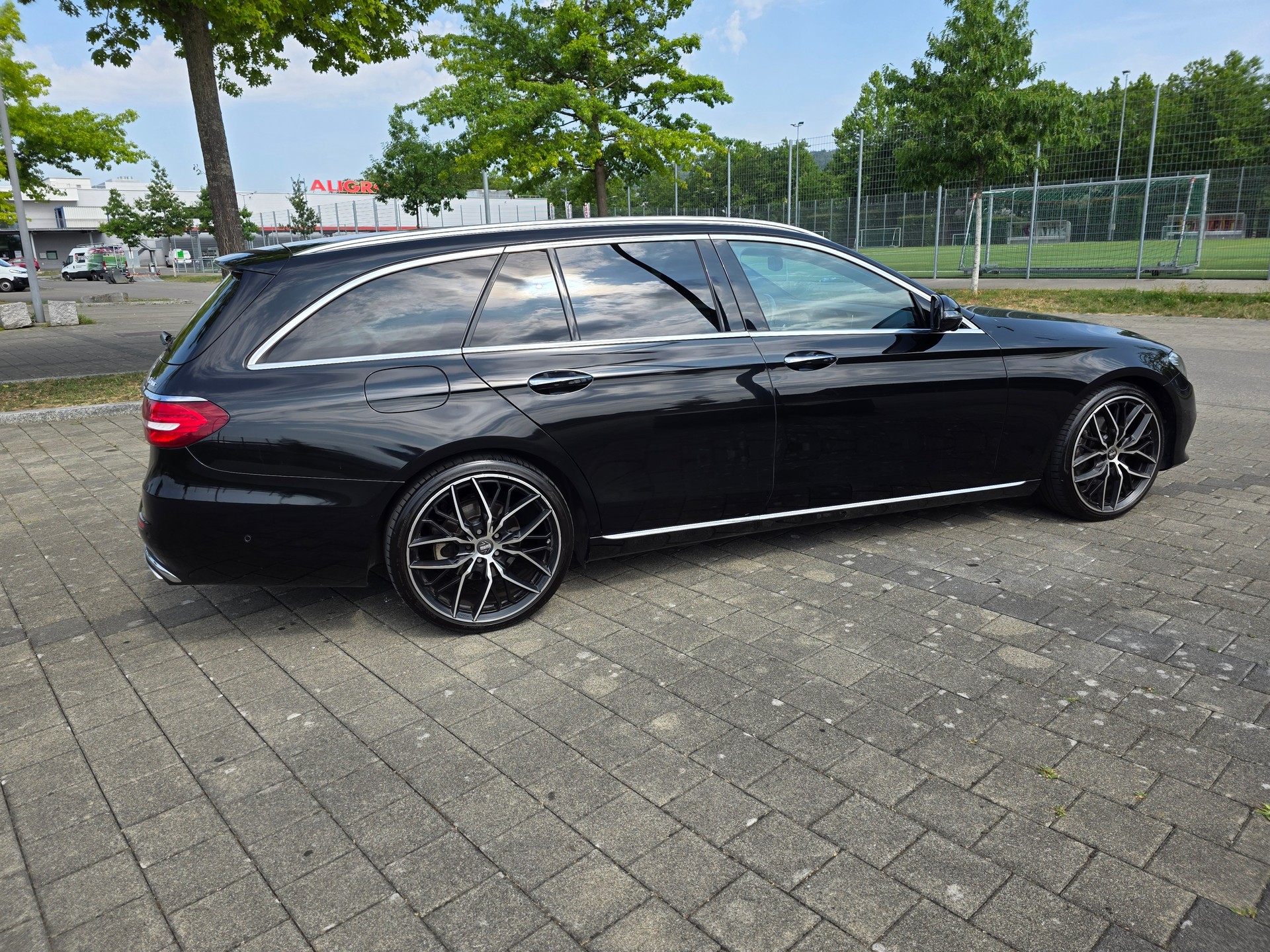 MERCEDES-BENZ E 200 Avantgarde 4 Matic 9G-Tronic-image-4