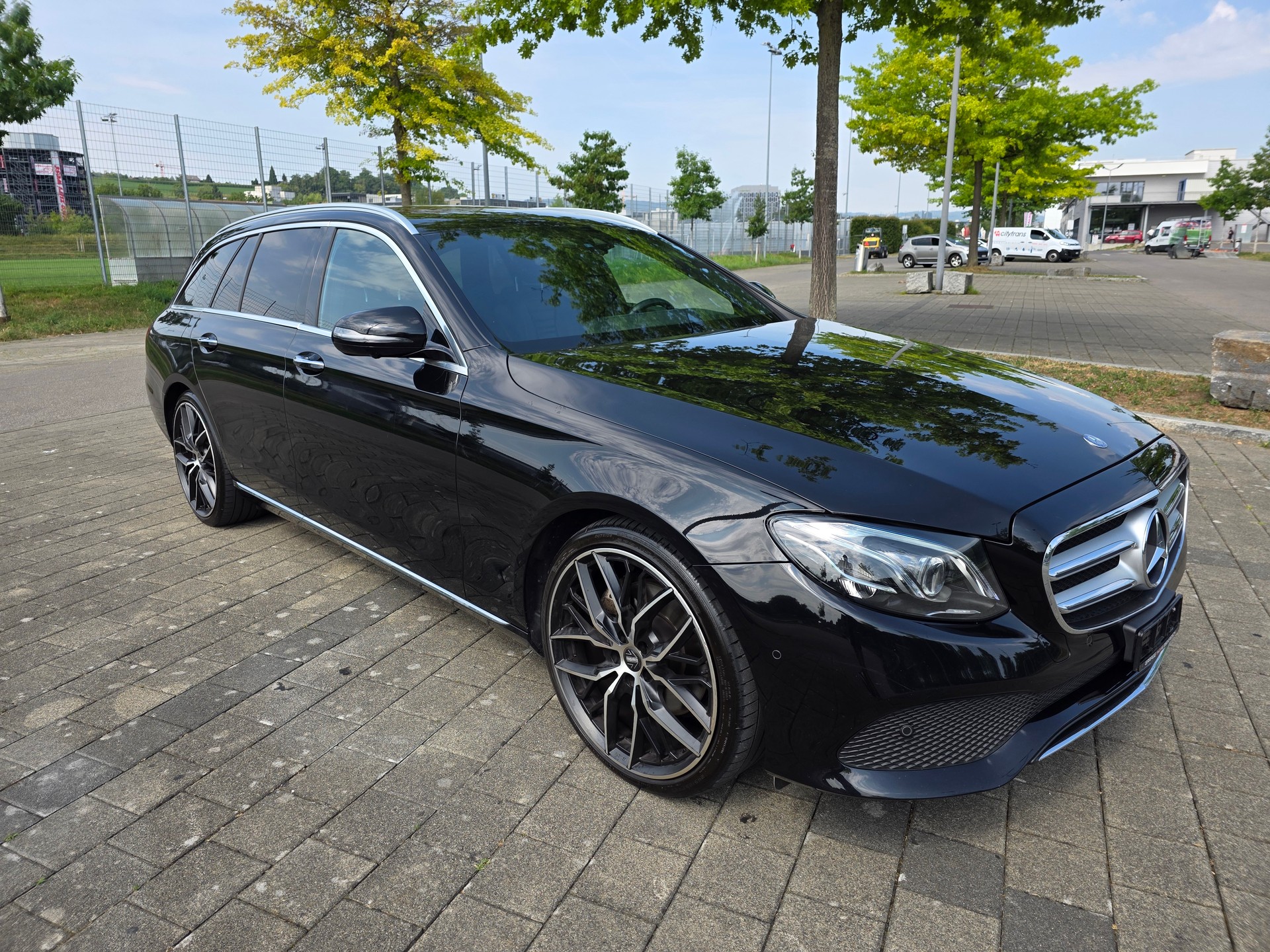 MERCEDES-BENZ E 200 Avantgarde 4 Matic 9G-Tronic-showroom-element-1